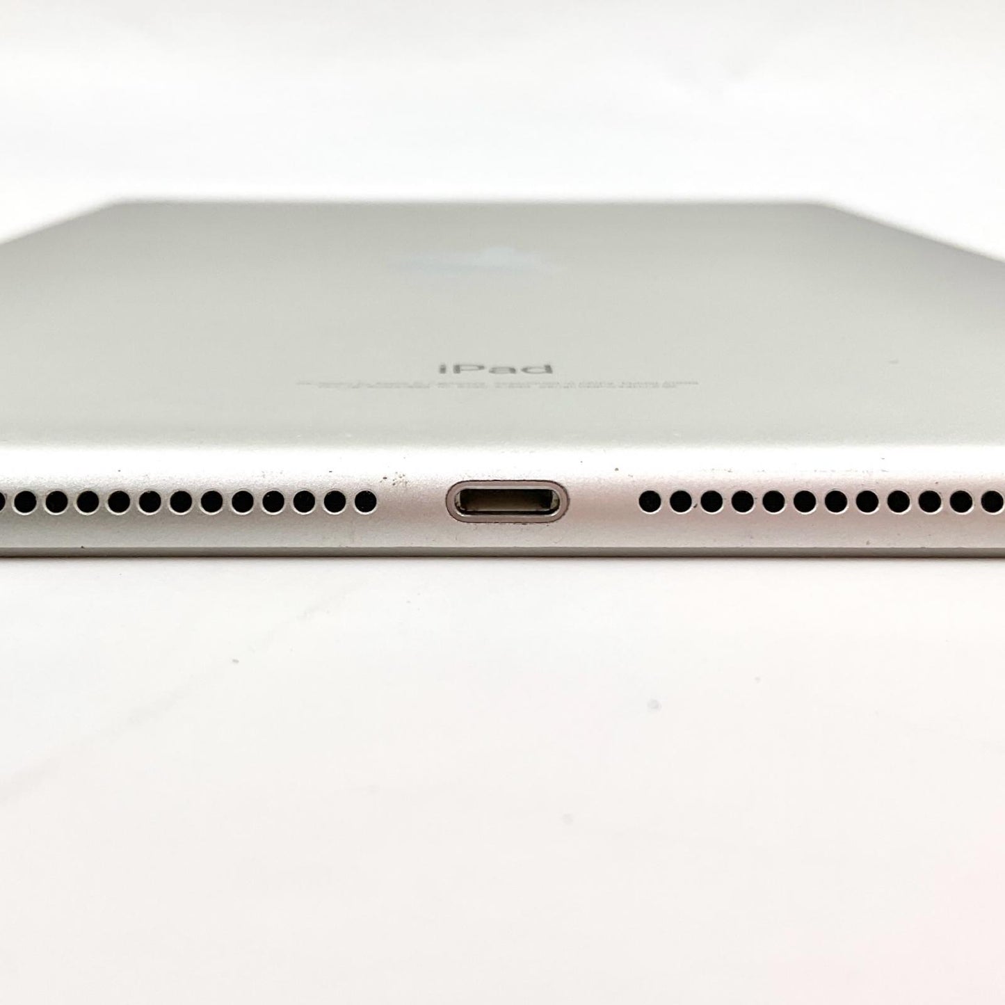 【全額返金保証】【最速発送】Apple iPad 第6世代 32GB シルバー Wi-Fi 動作確認済