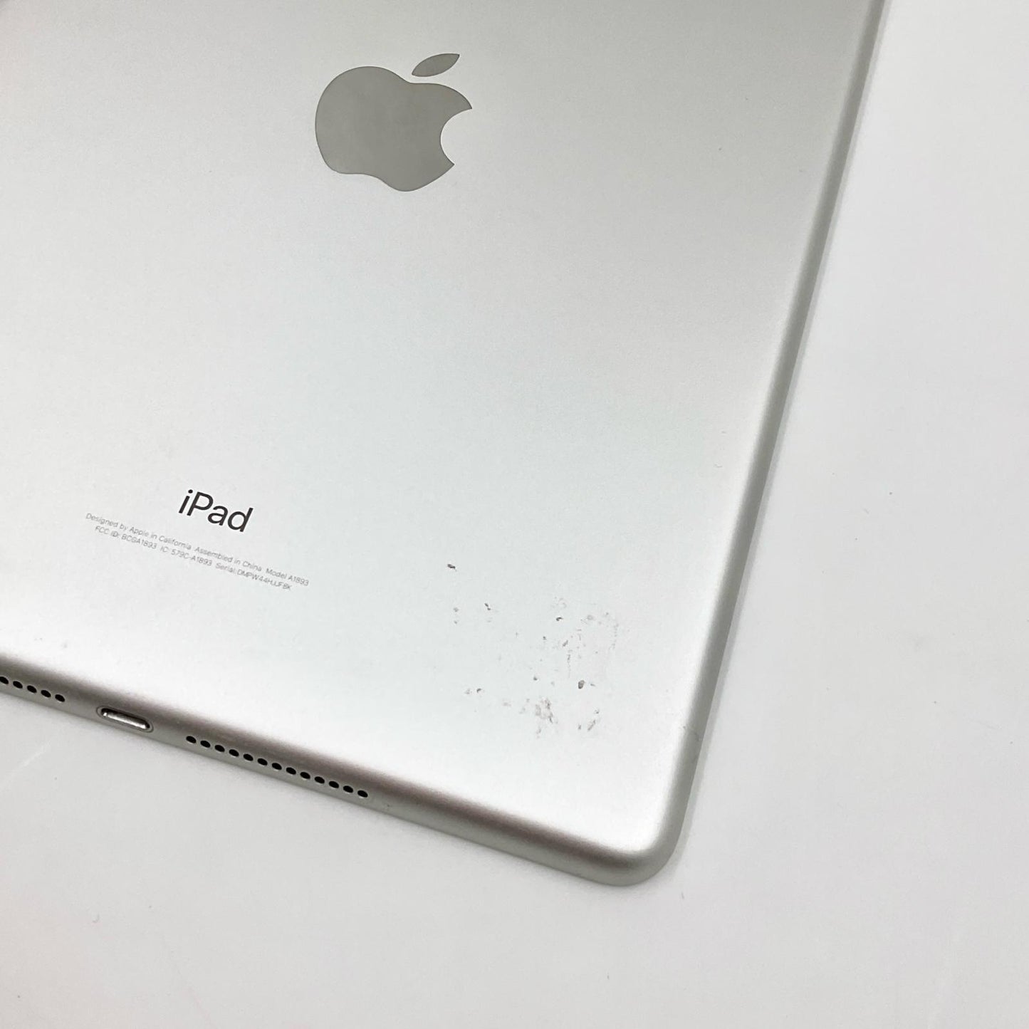 【全額返金保証】【最速発送】Apple iPad 第6世代 32GB シルバー Wi-Fi 動作確認済