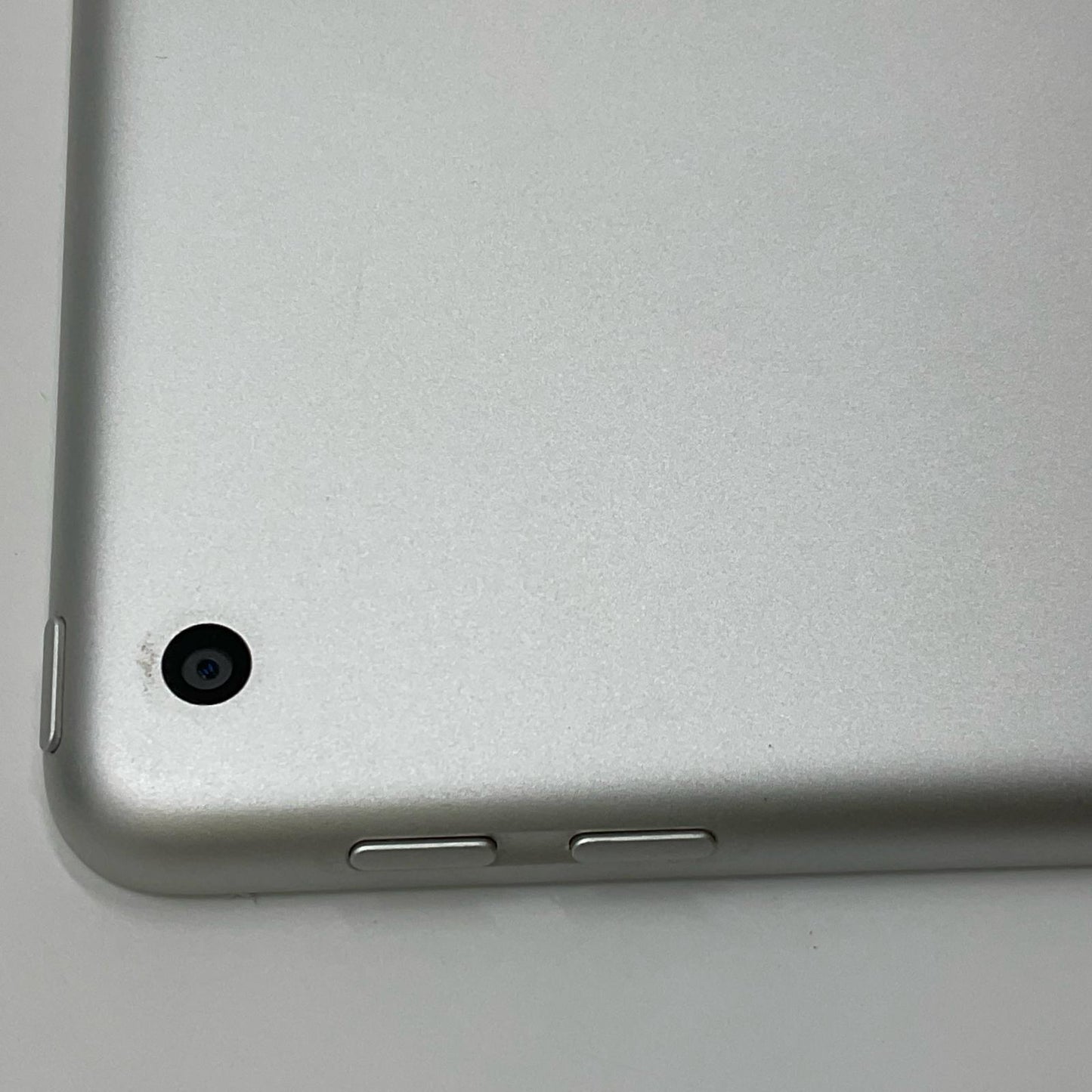 【全額返金保証】【最速発送】Apple iPad 第5世代 128GB シルバー Wi-Fi 動作確認済