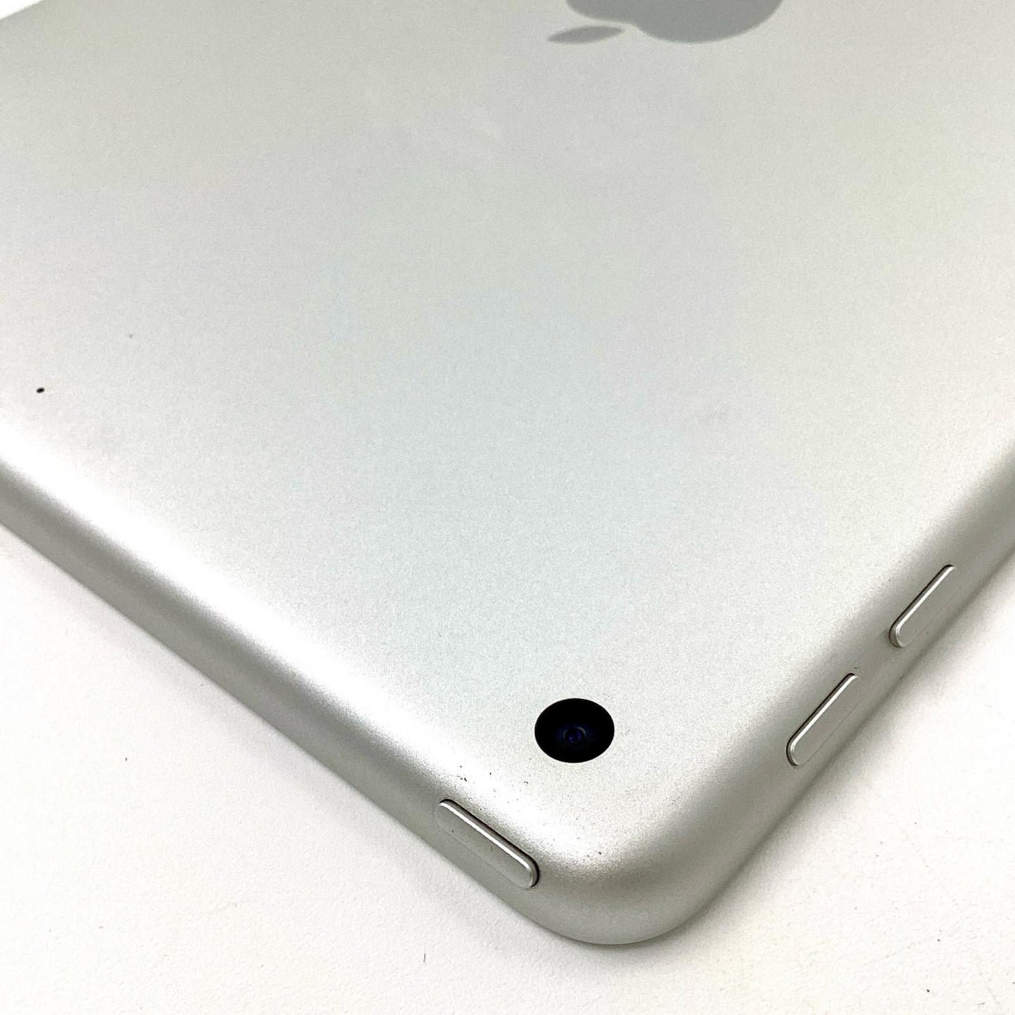 【全額返金保証】【最速発送】Apple iPad 第5世代 128GB シルバー Wi-Fi 動作確認済