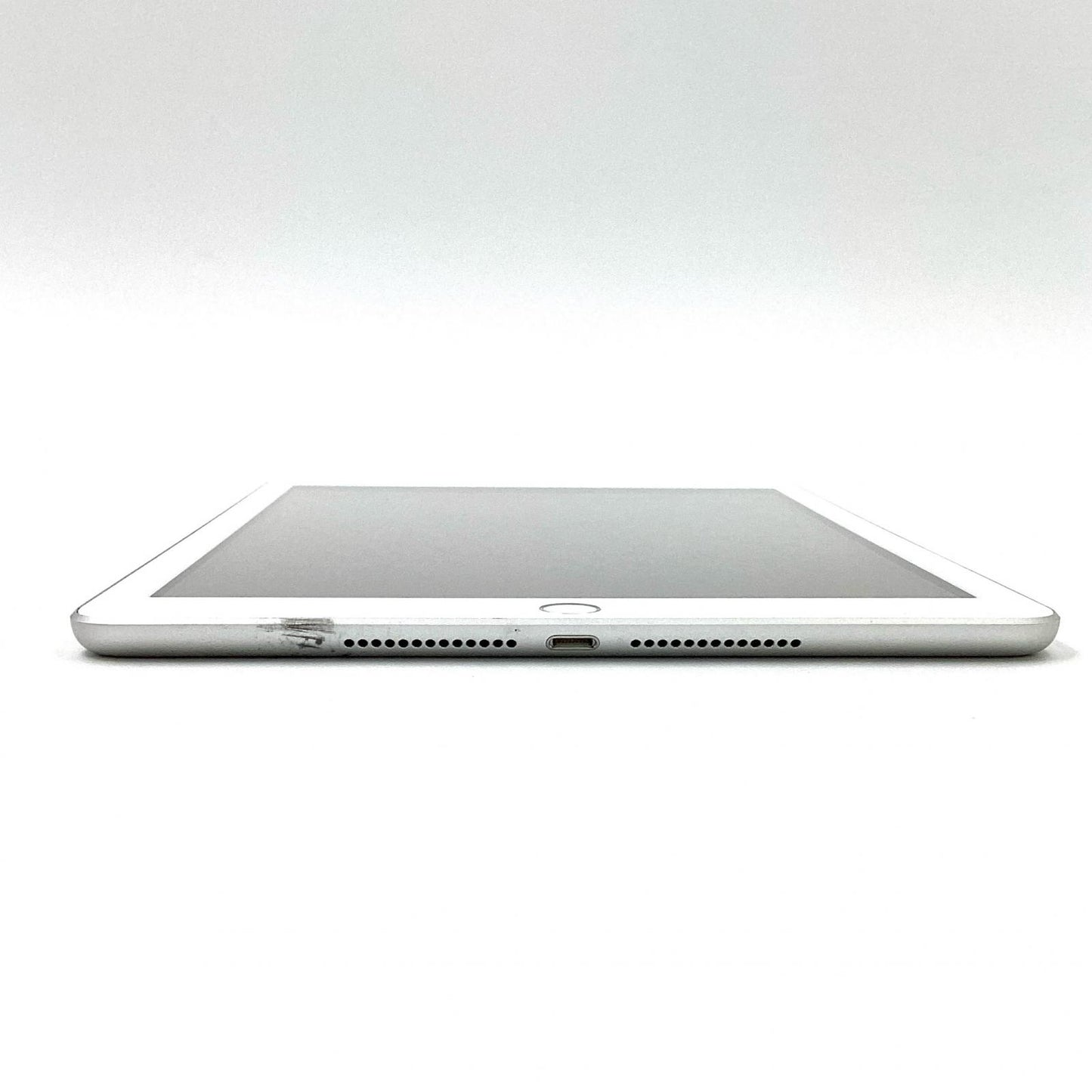 【全額返金保証】【最速発送】Apple iPad 第5世代 128GB シルバー Wi-Fi 動作確認済