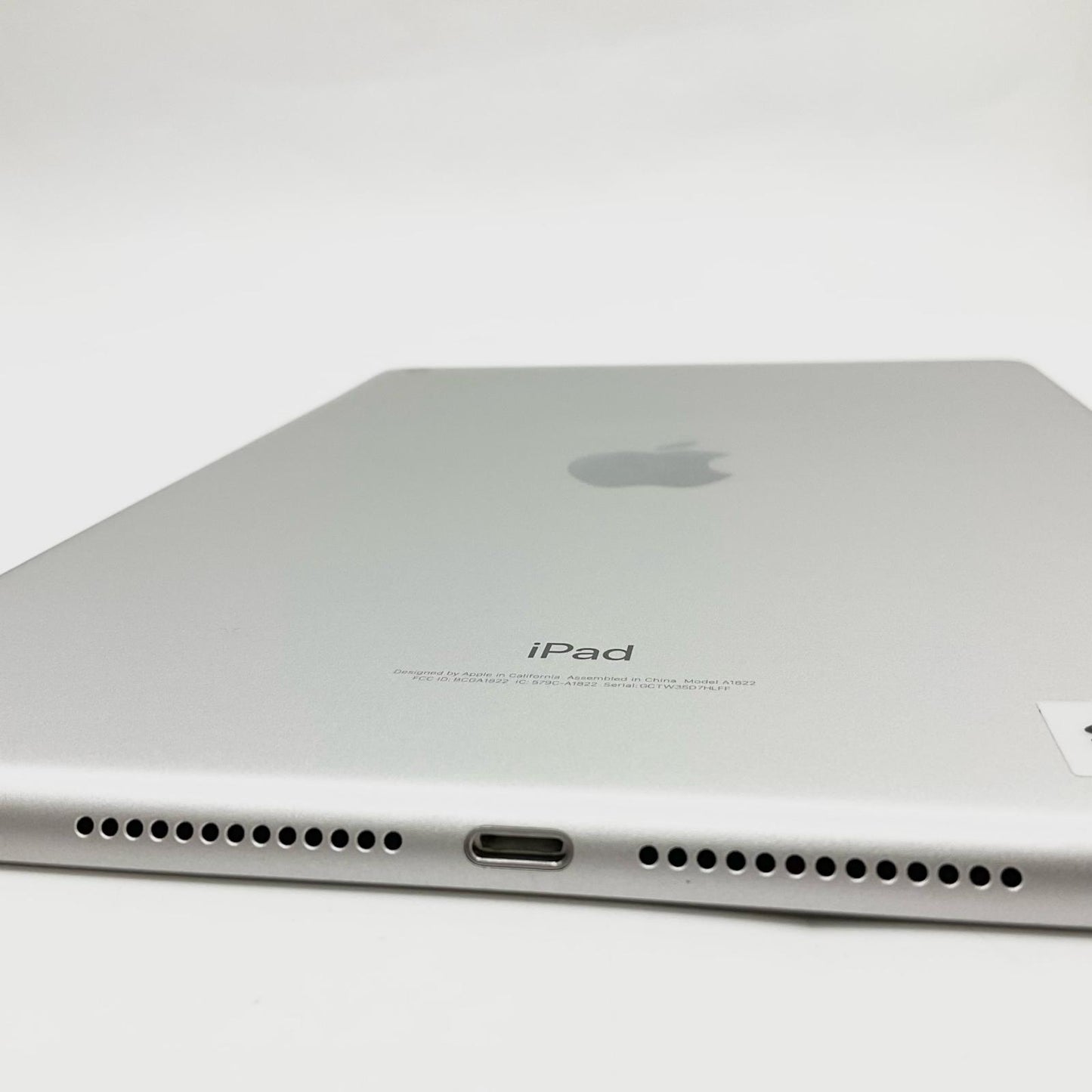 【全額返金保証】【最速発送】Apple iPad 第5世代 128GB シルバー Wi-Fi 美品 動作確認済