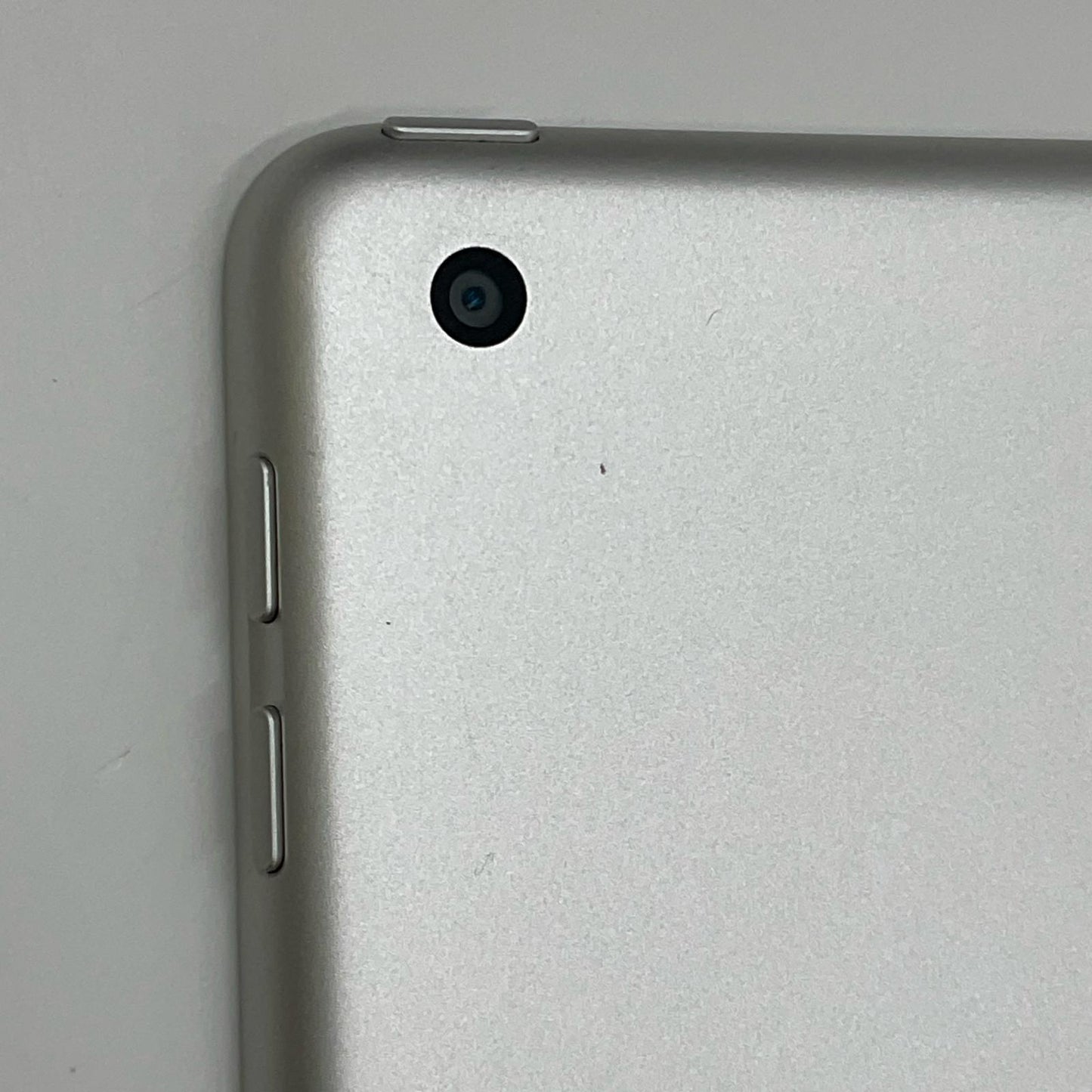【全額返金保証】【最速発送】Apple iPad 第5世代 128GB シルバー Wi-Fi 動作確認済