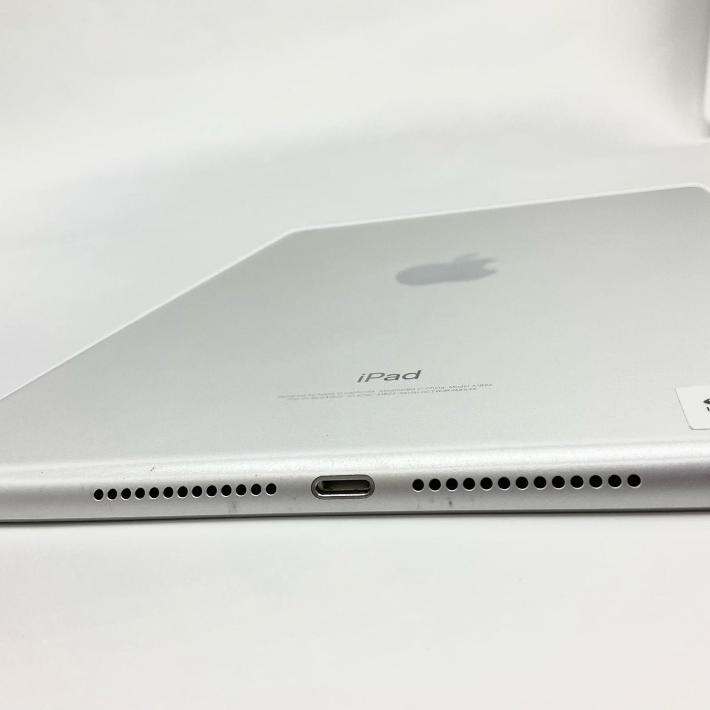 【全額返金保証】【最速発送】Apple iPad 第5世代 128GB シルバー Wi-Fi 動作確認済