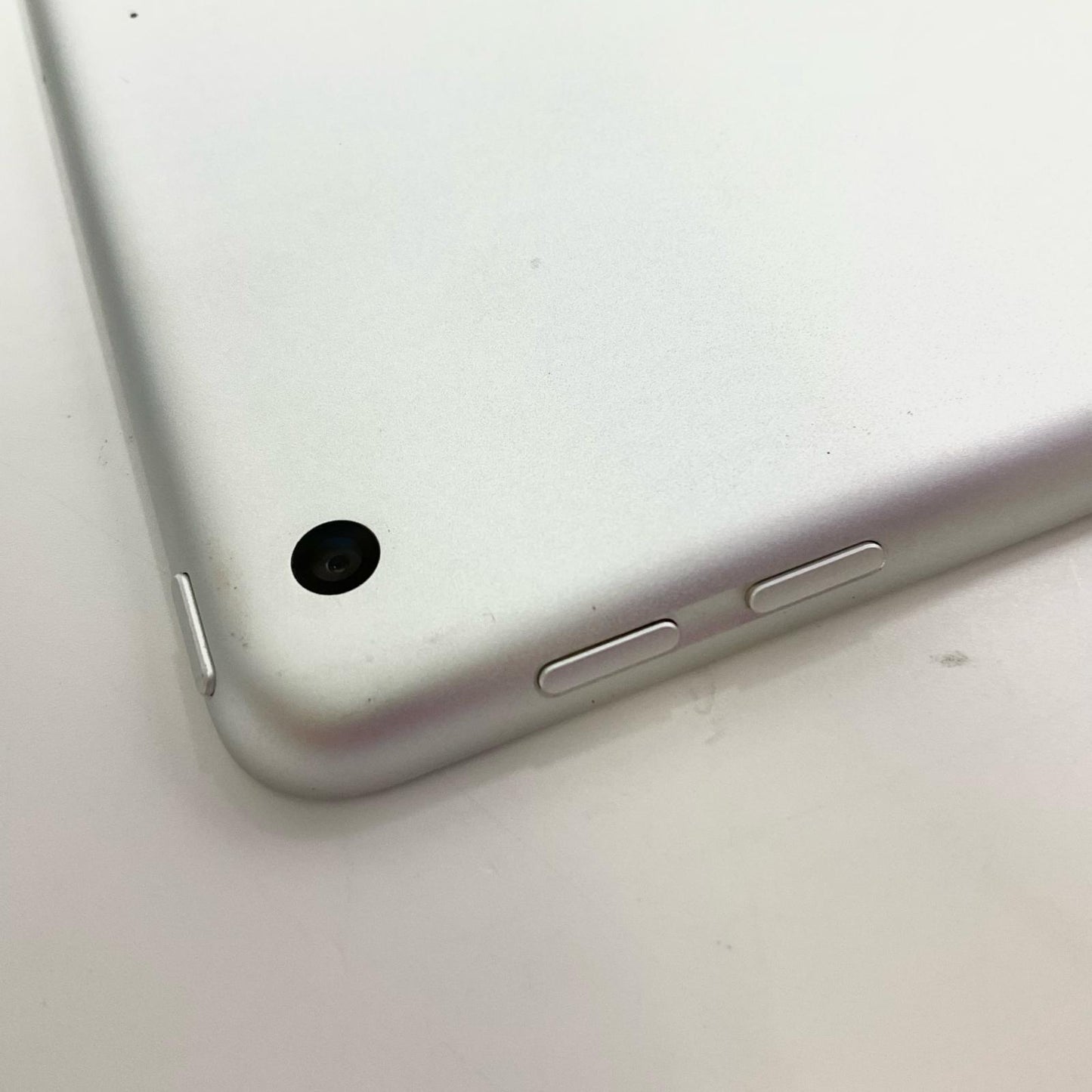 【全額返金保証】【最速発送】Apple iPad 第5世代 128GB シルバー Wi-Fi 動作確認済