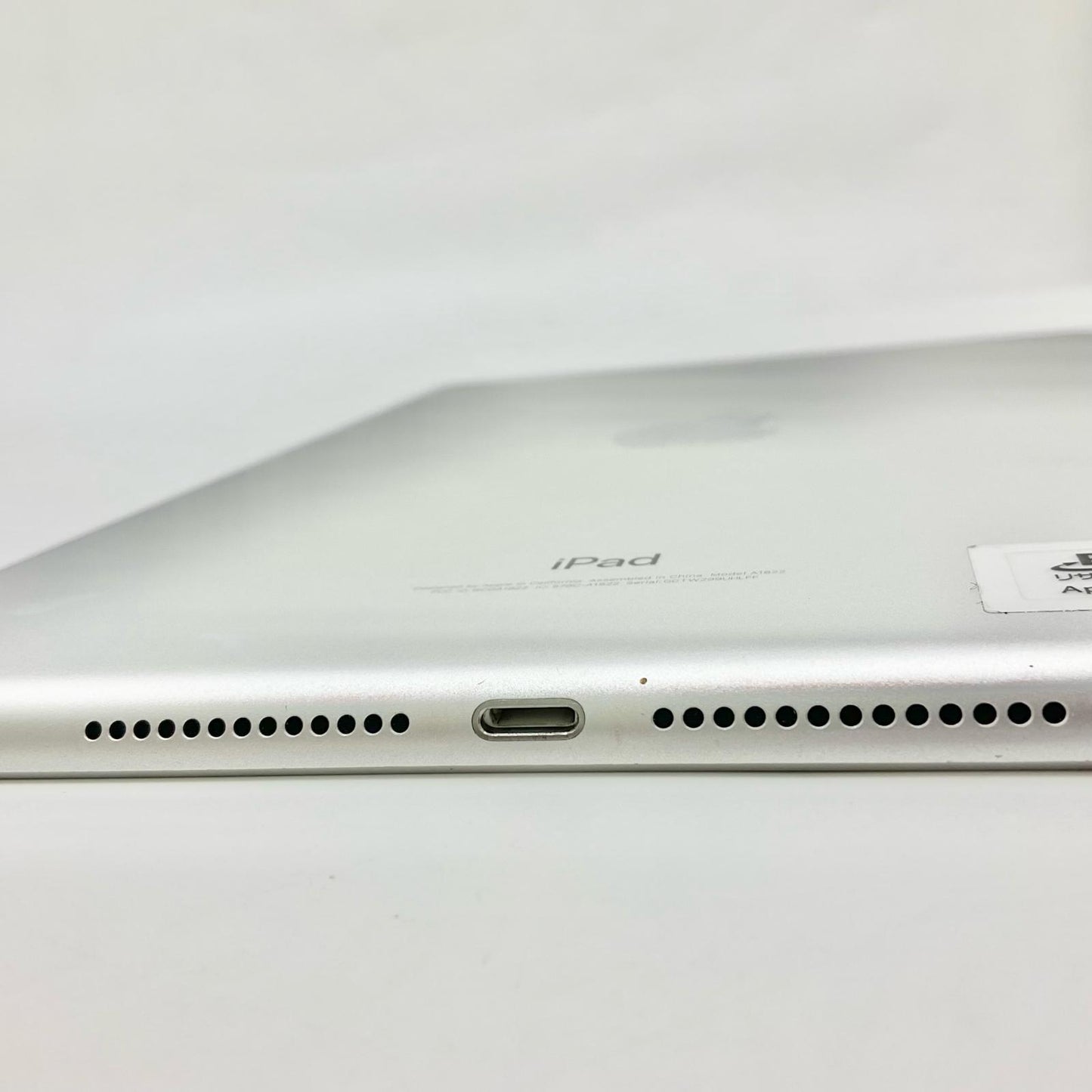 【全額返金保証】【最速発送】Apple iPad 第5世代 128GB シルバー Wi-Fi 動作確認済
