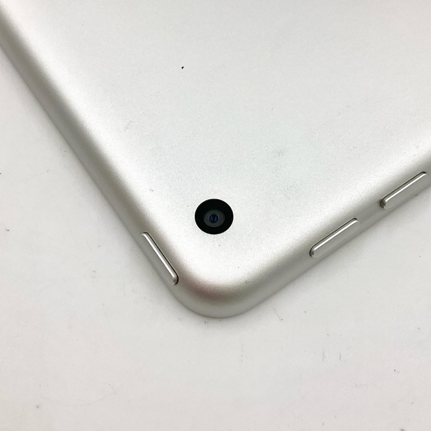 【全額返金保証】【最速発送】Apple iPad 第5世代 128GB シルバー Wi-Fi 動作確認済