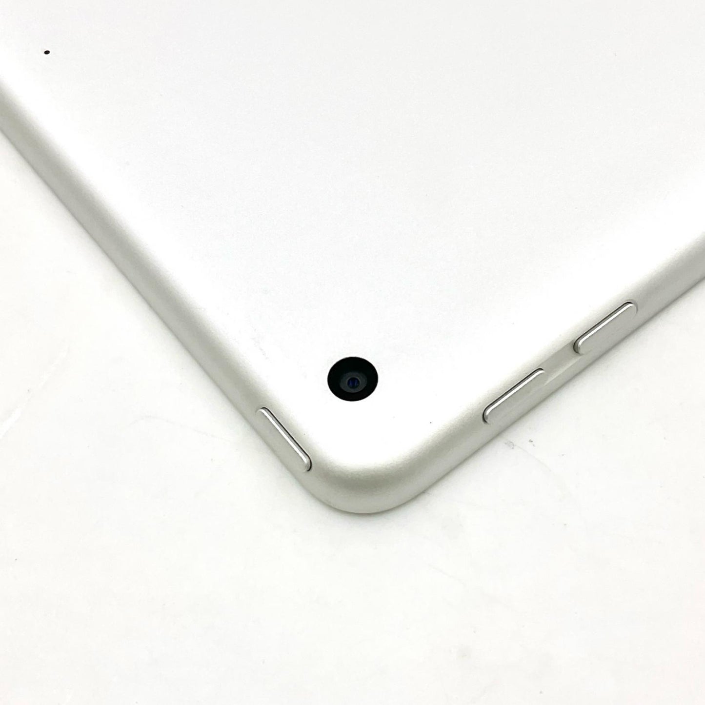 【全額返金保証】【最速発送】Apple iPad 第5世代 128GB シルバー Wi-Fi 動作確認済