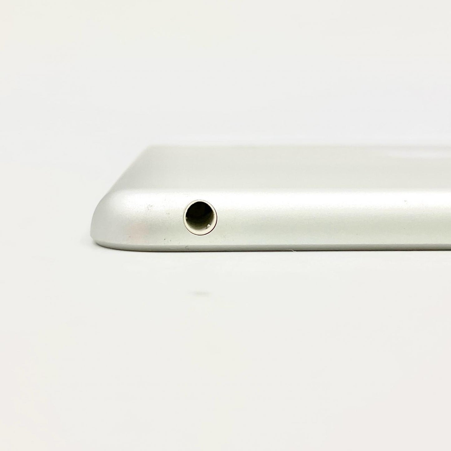 【全額返金保証】【最速発送】Apple iPad 第5世代 128GB シルバー Wi-Fi 動作確認済