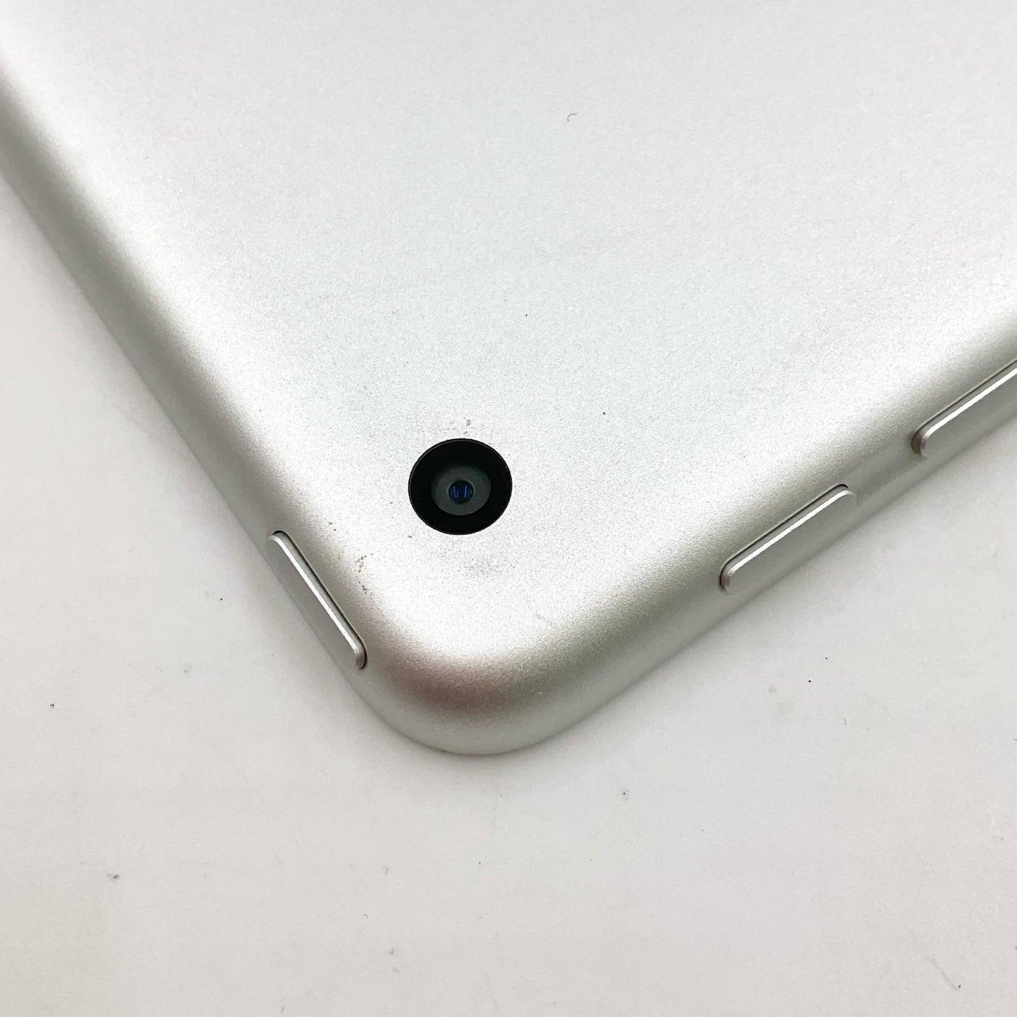 【全額返金保証】【最速発送】Apple iPad 第5世代 128GB シルバー Wi-Fi 美品 動作確認済