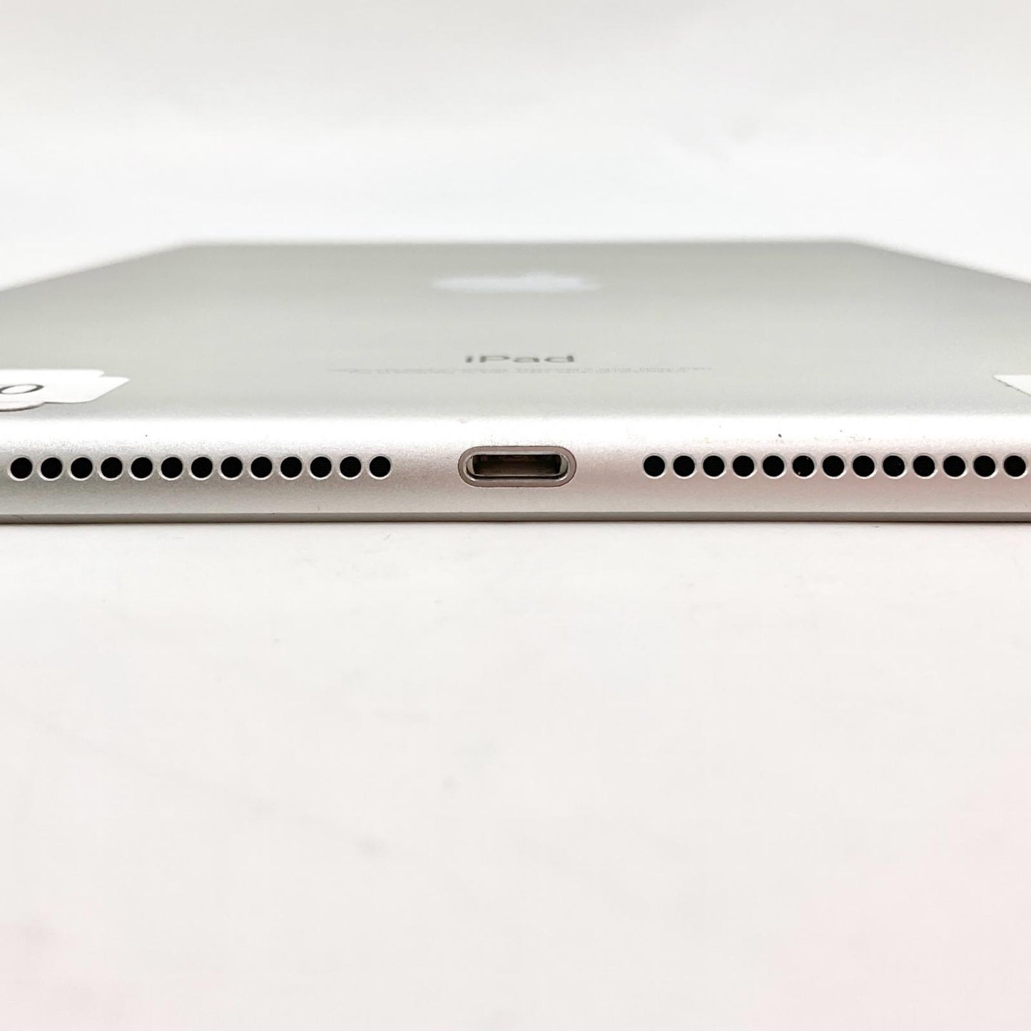 【全額返金保証】【最速発送】Apple iPad 第5世代 128GB シルバー Wi-Fi 美品 動作確認済