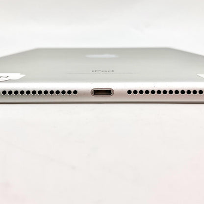 【全額返金保証】【最速発送】Apple iPad 第5世代 128GB シルバー Wi-Fi 美品 動作確認済
