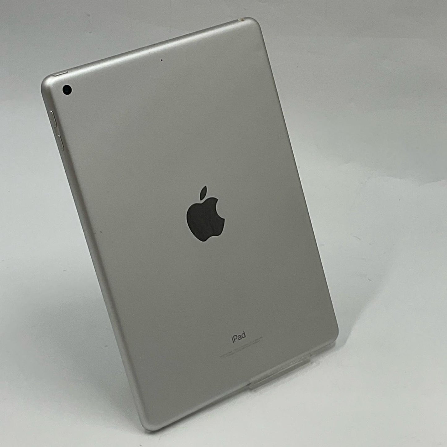 【全額返金保証】【最速発送】Apple iPad 第5世代 128GB シルバー Wi-Fi 動作確認済