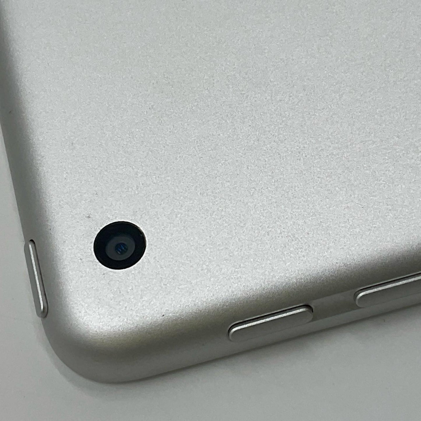 【全額返金保証】【最速発送】Apple iPad 第5世代 128GB シルバー Wi-Fi 動作確認済