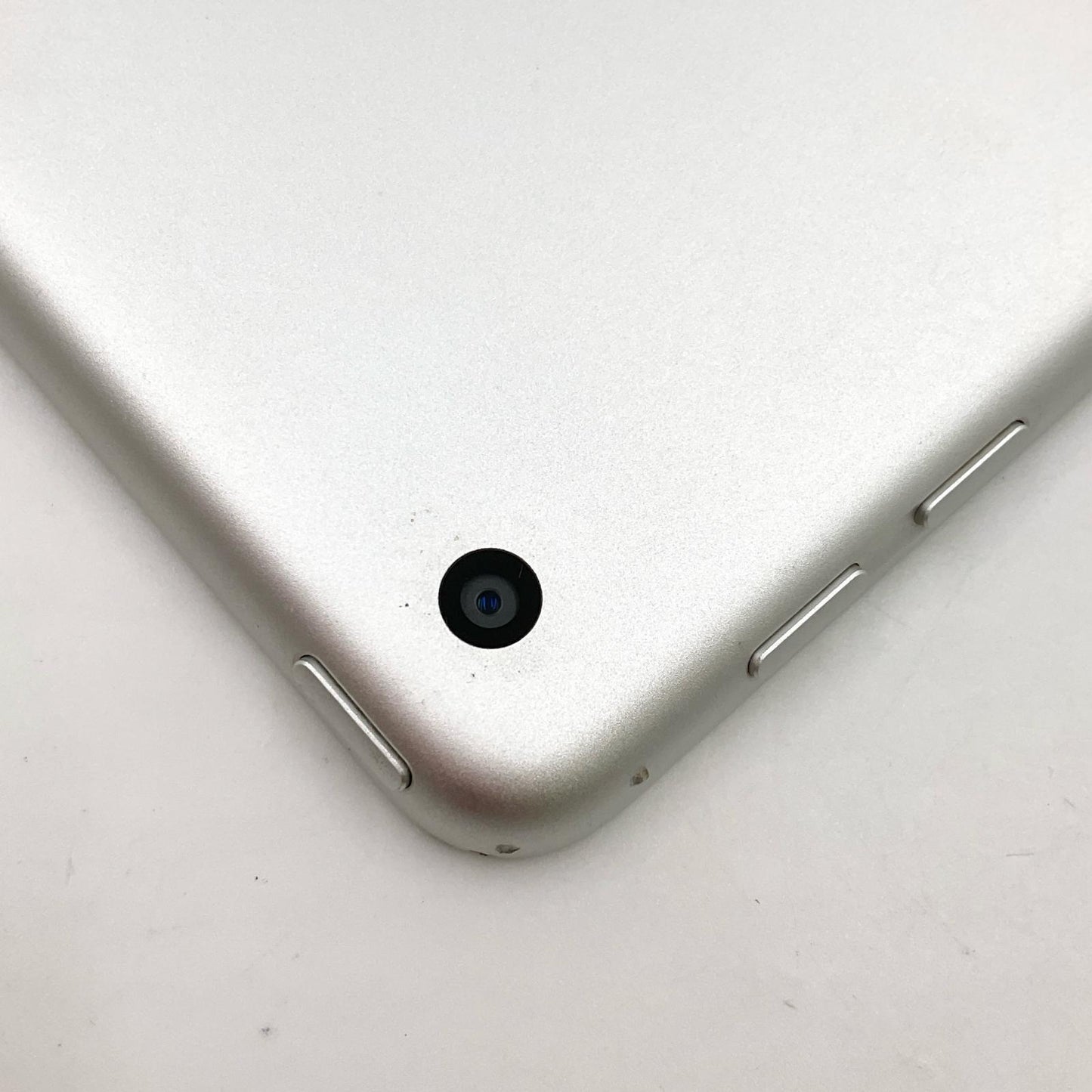 【全額返金保証】【最速発送】Apple iPad 第5世代 128GB シルバー Wi-Fi 動作確認済