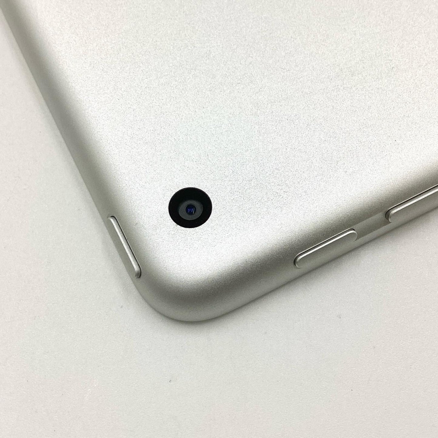 【全額返金保証】【最速発送】Apple iPad 第5世代 128GB シルバー Wi-Fi 動作確認済