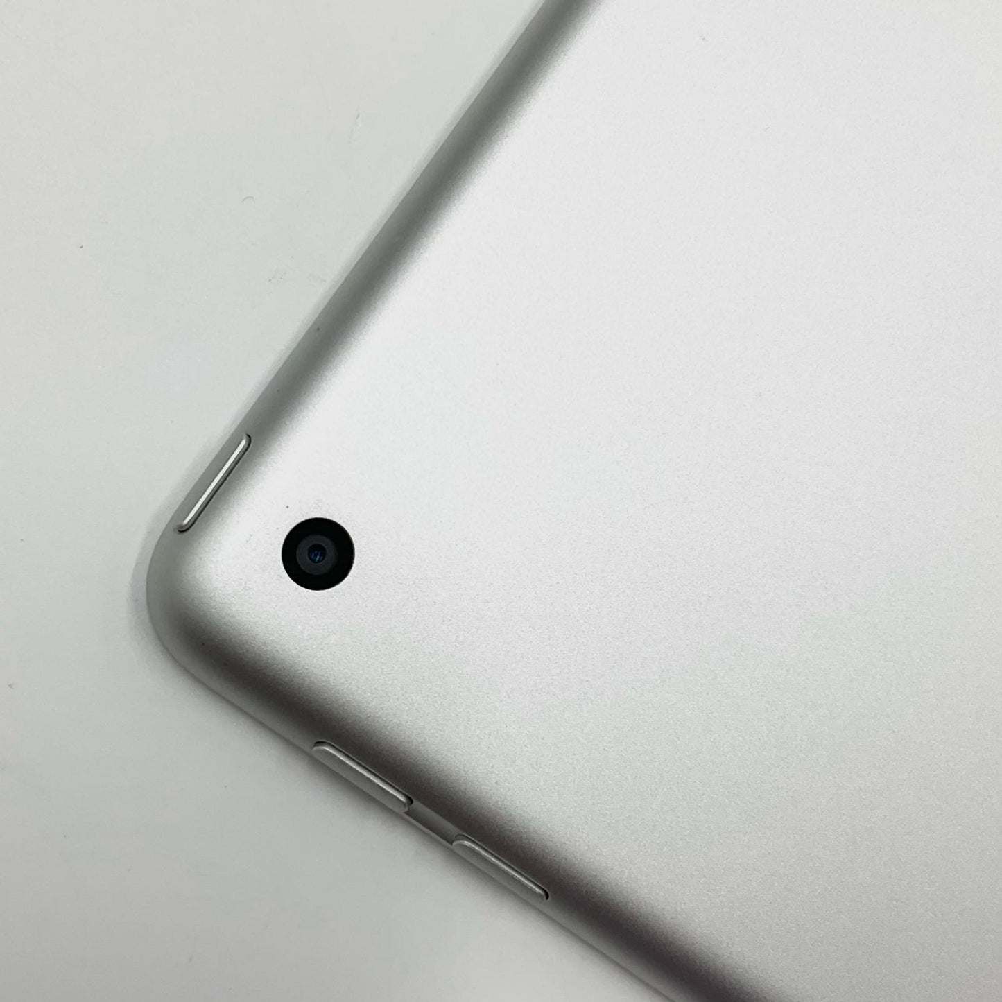 【全額返金保証】【最速発送】Apple iPad 第5世代 128GB シルバー Wi-Fi 動作確認済