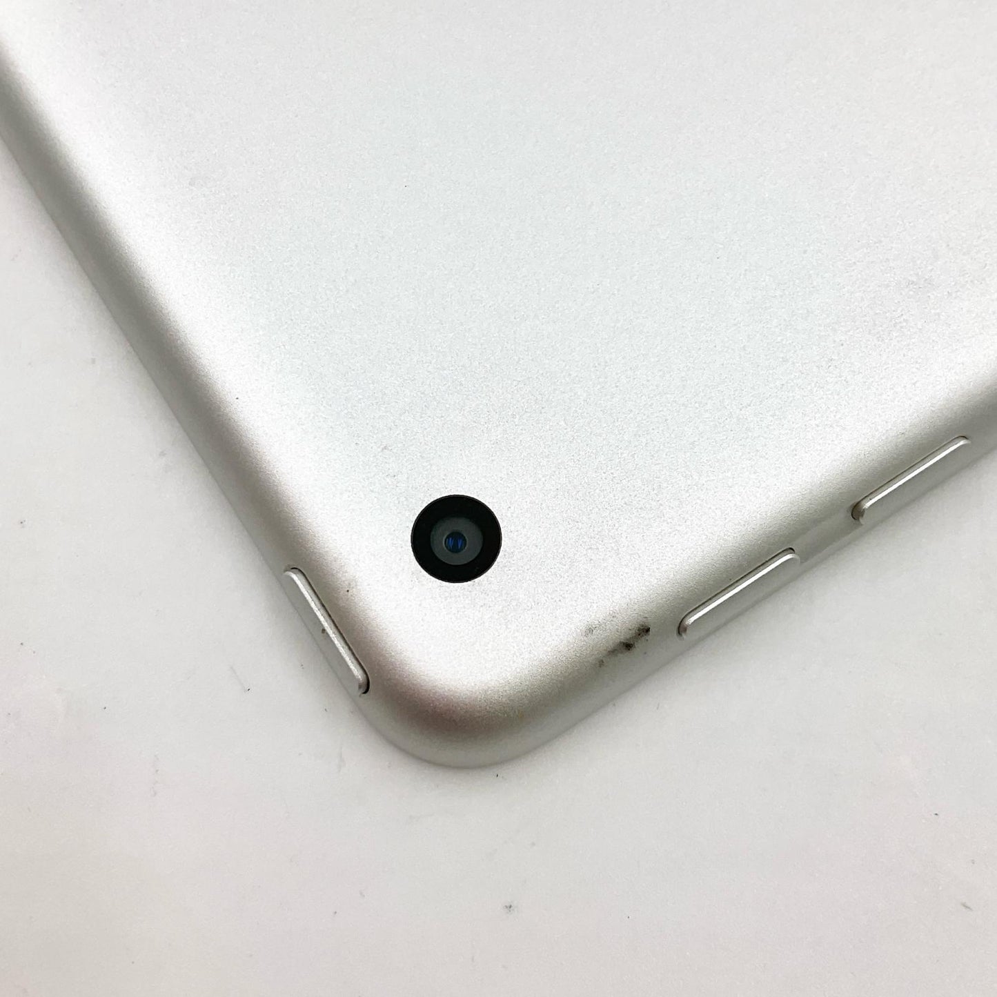 【全額返金保証】【最速発送】Apple iPad 第6世代 32GB シルバー Wi-Fi 動作確認済