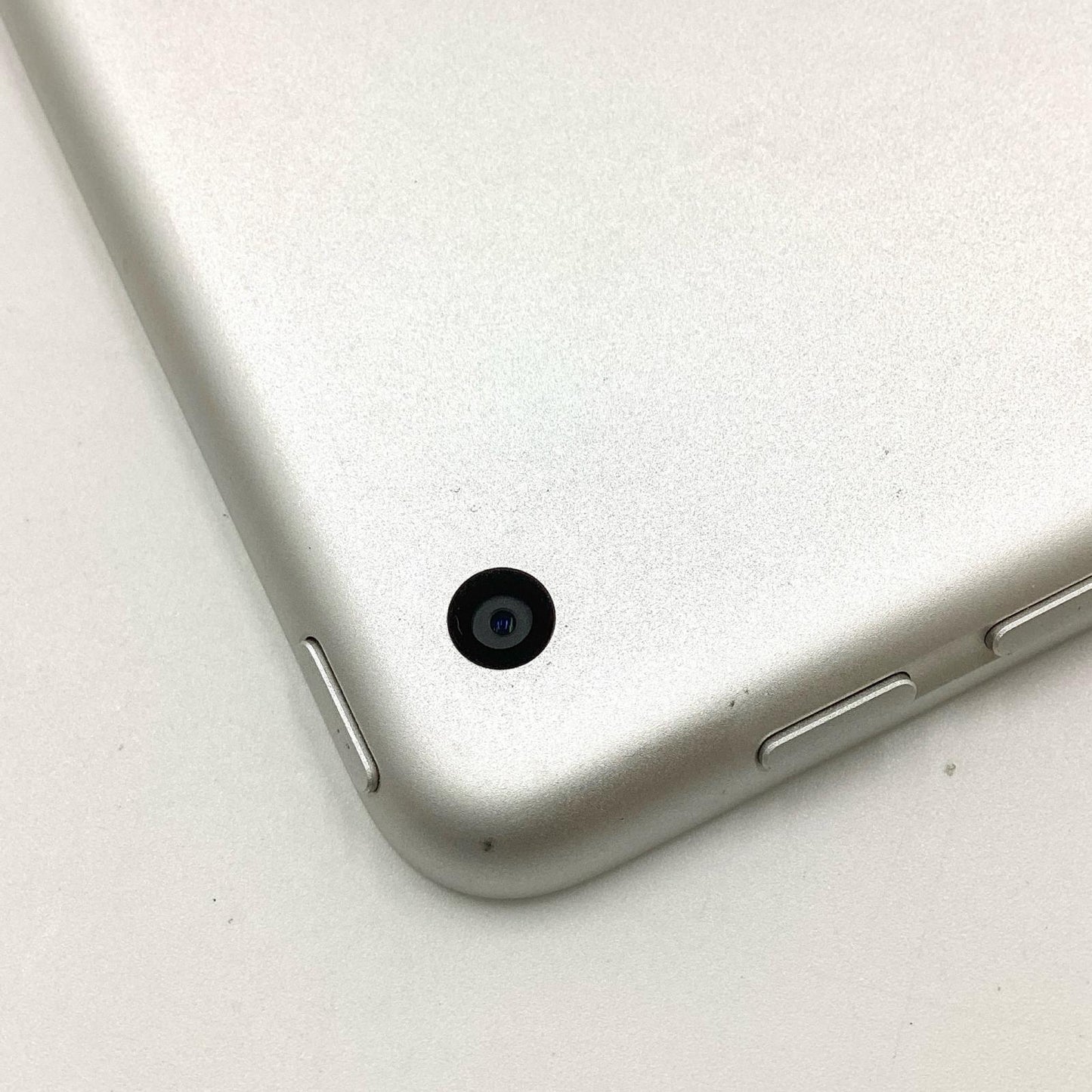 【全額返金保証】【最速発送】Apple iPad 第6世代 32GB シルバー Wi-Fi 動作確認済