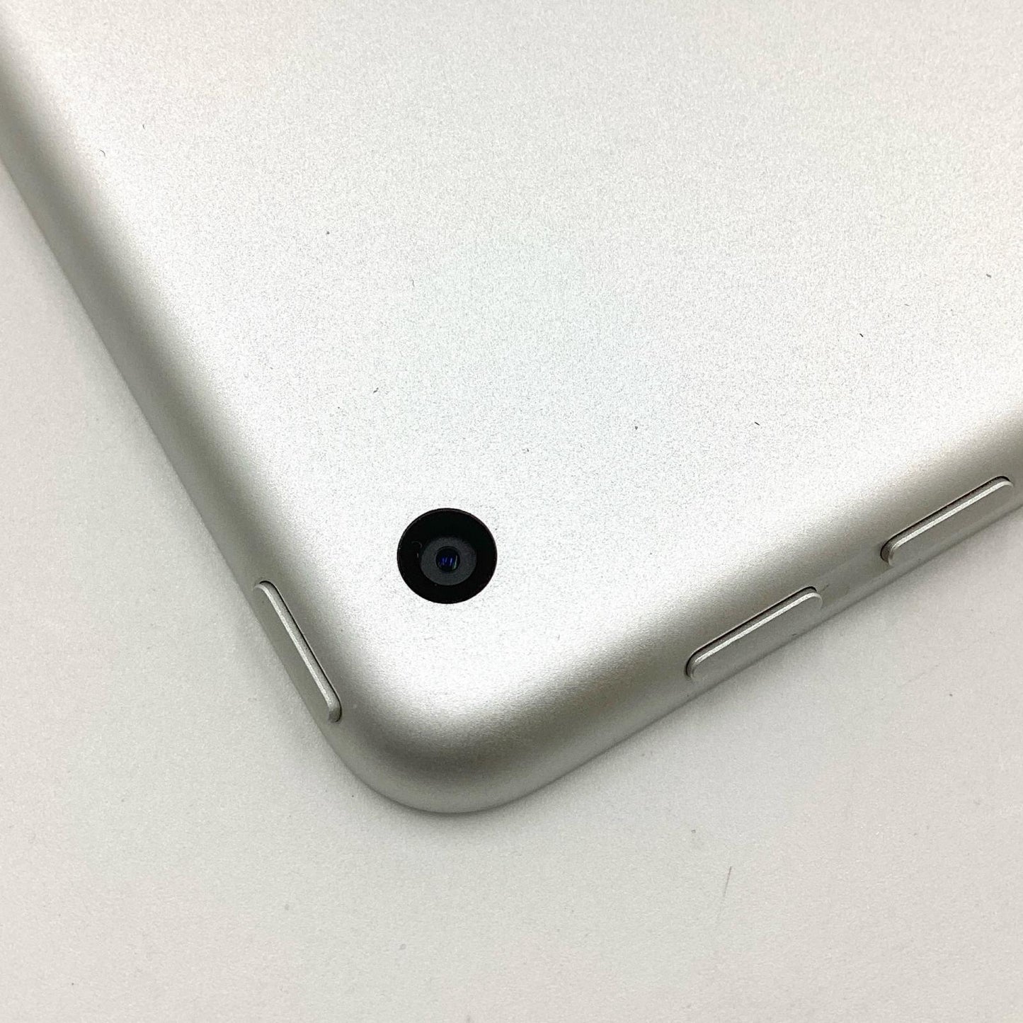 【全額返金保証】【最速発送】Apple iPad 第6世代 32GB シルバー Wi-Fi 動作確認済