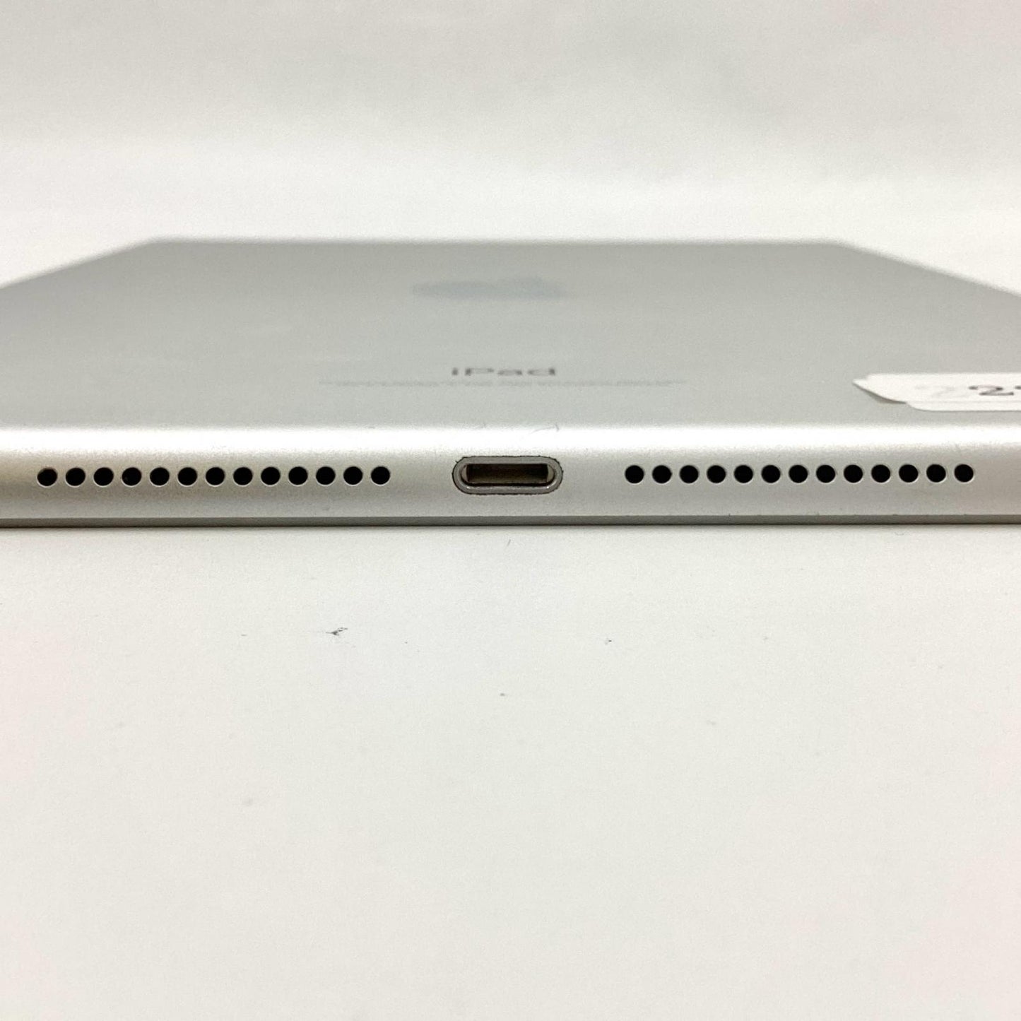 【全額返金保証】【最速発送】Apple iPad 第6世代 32GB シルバー Wi-Fi 動作確認済