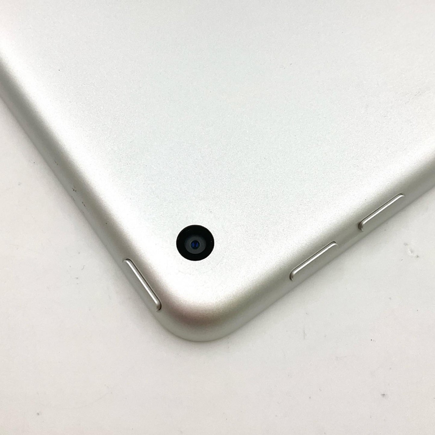 【全額返金保証】【最速発送】Apple iPad 第6世代 32GB シルバー Wi-Fi 美品 動作確認済