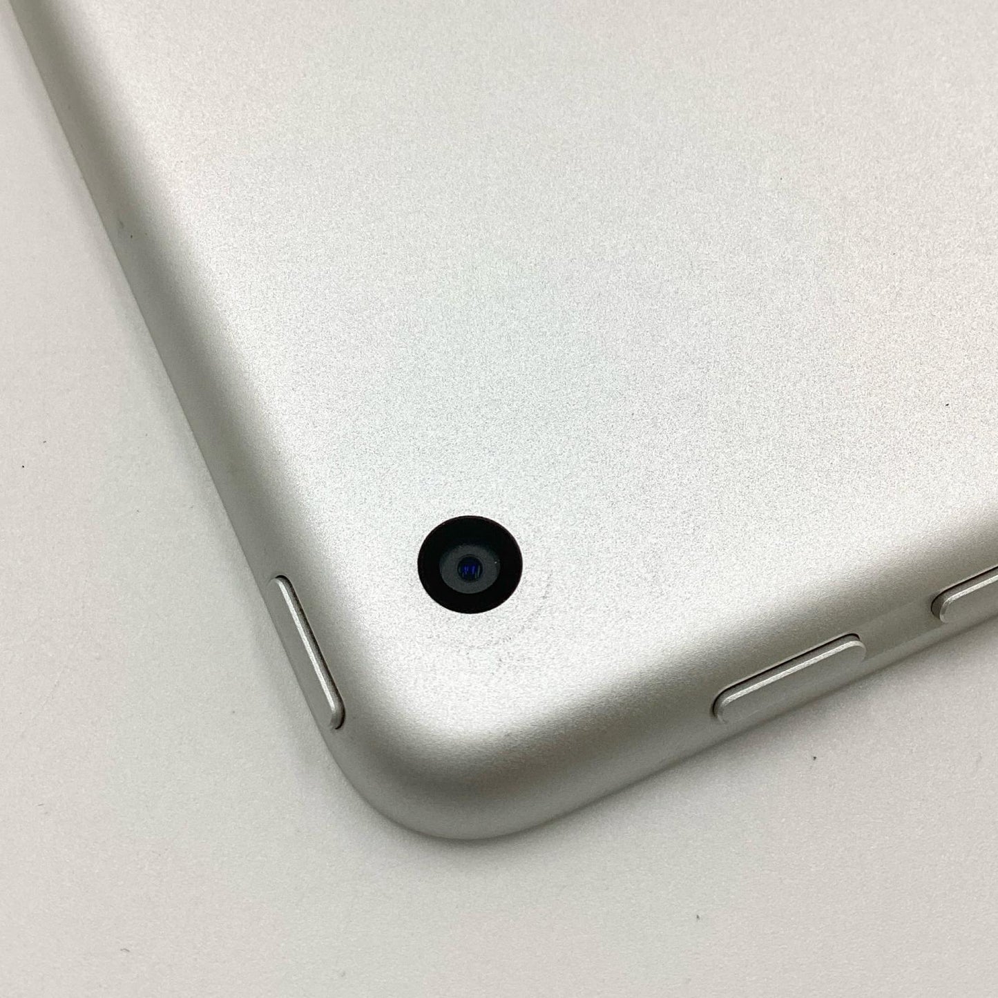 【全額返金保証】【最速発送】Apple iPad 第6世代 32GB シルバー Wi-Fi 動作確認済