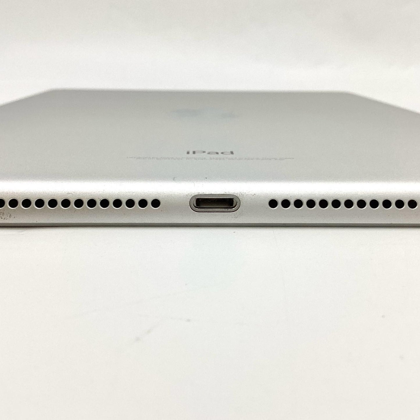 【全額返金保証】【最速発送】Apple iPad 第6世代 32GB シルバー Wi-Fi 動作確認済