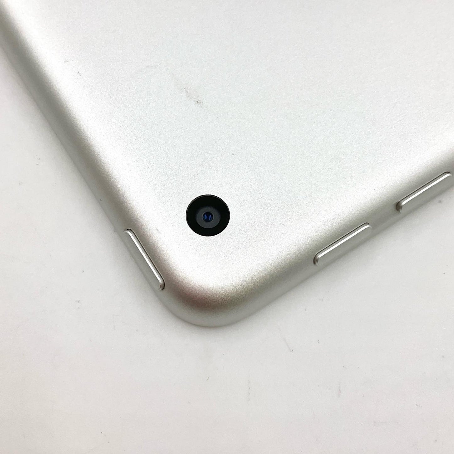 【全額返金保証】【最速発送】Apple iPad 第6世代 32GB シルバー Wi-Fi 動作確認済