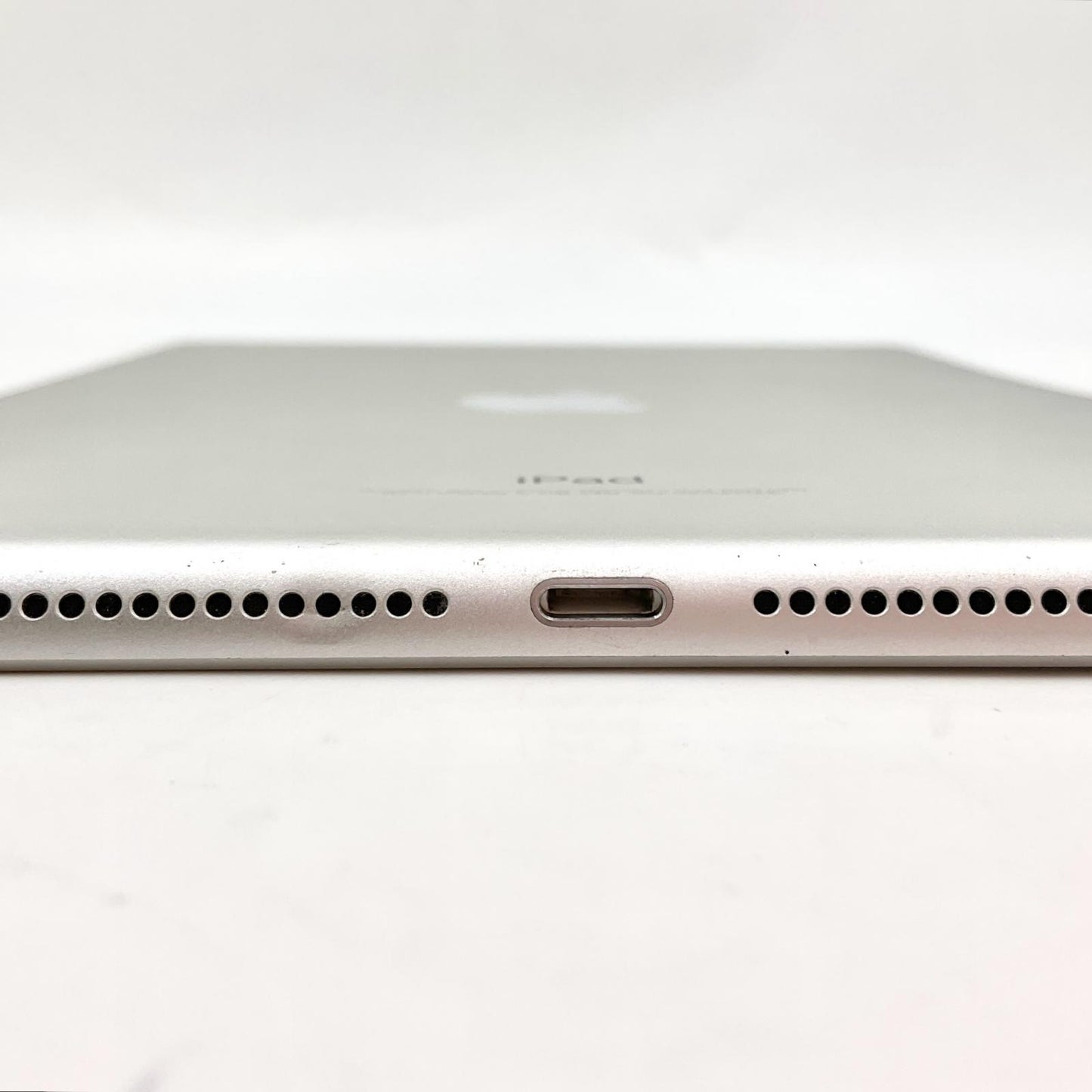 【全額返金保証】【最速発送】Apple iPad 第6世代 32GB シルバー Wi-Fi 動作確認済