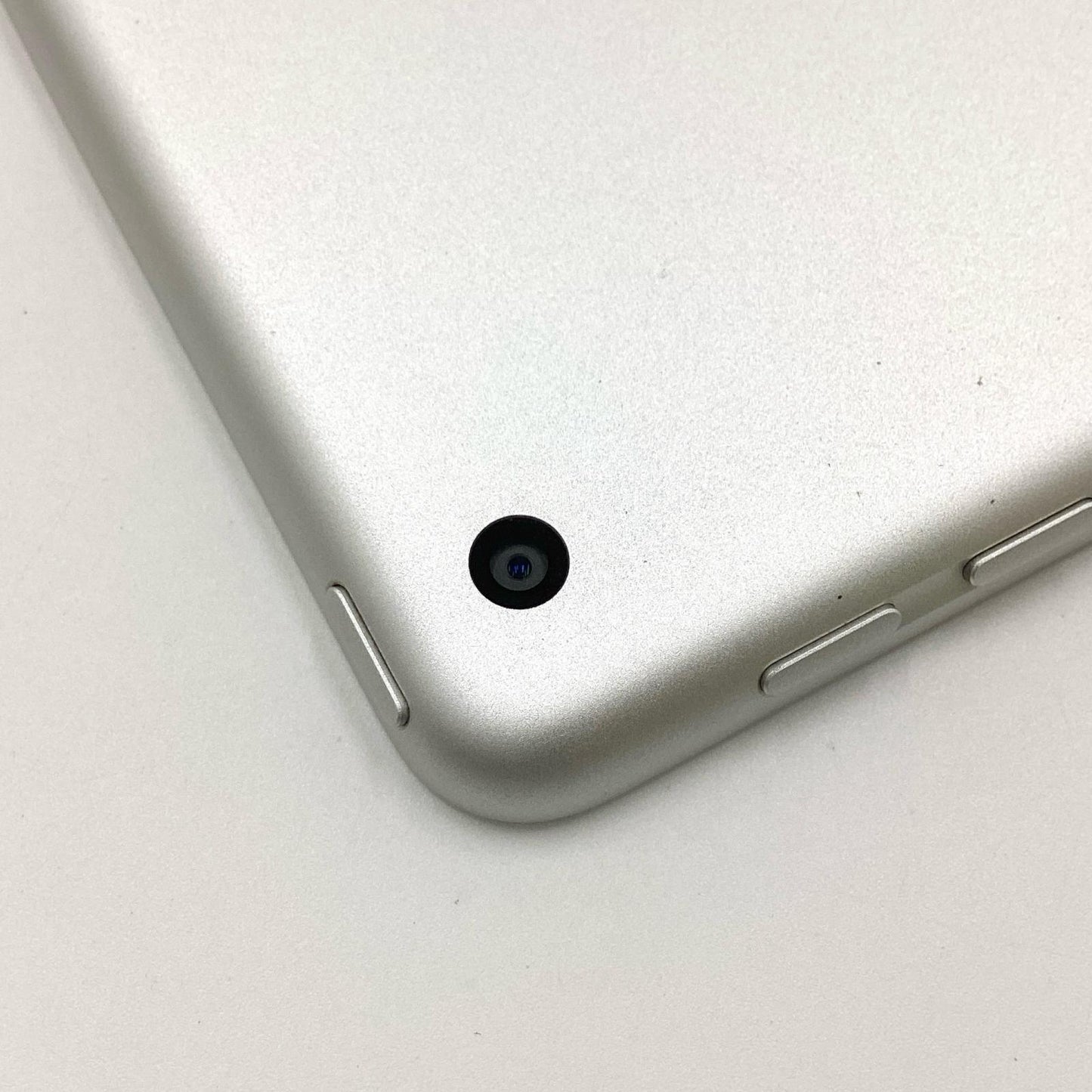【全額返金保証】【最速発送】Apple iPad 第6世代 32GB シルバー Wi-Fi 動作確認済
