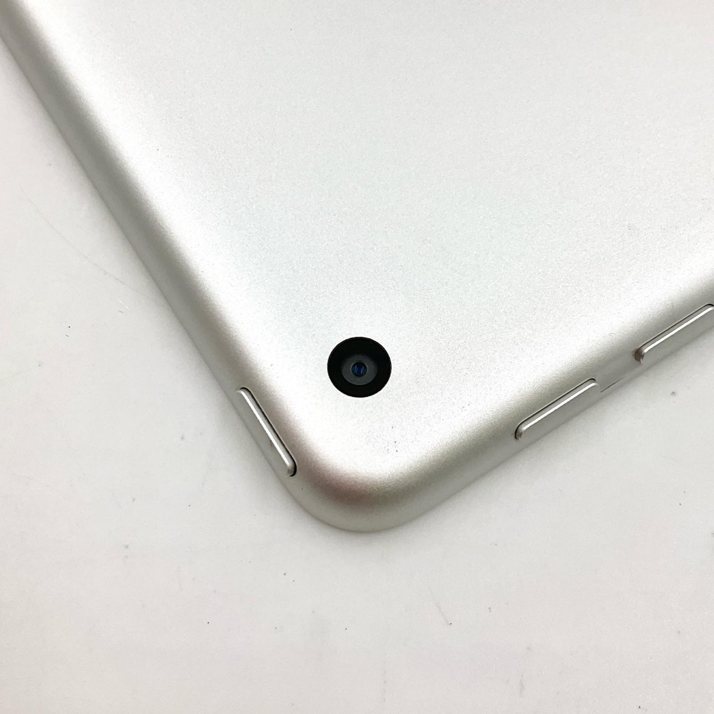【全額返金保証】【最速発送】Apple iPad 第6世代 32GB シルバー Wi-Fi 動作確認済