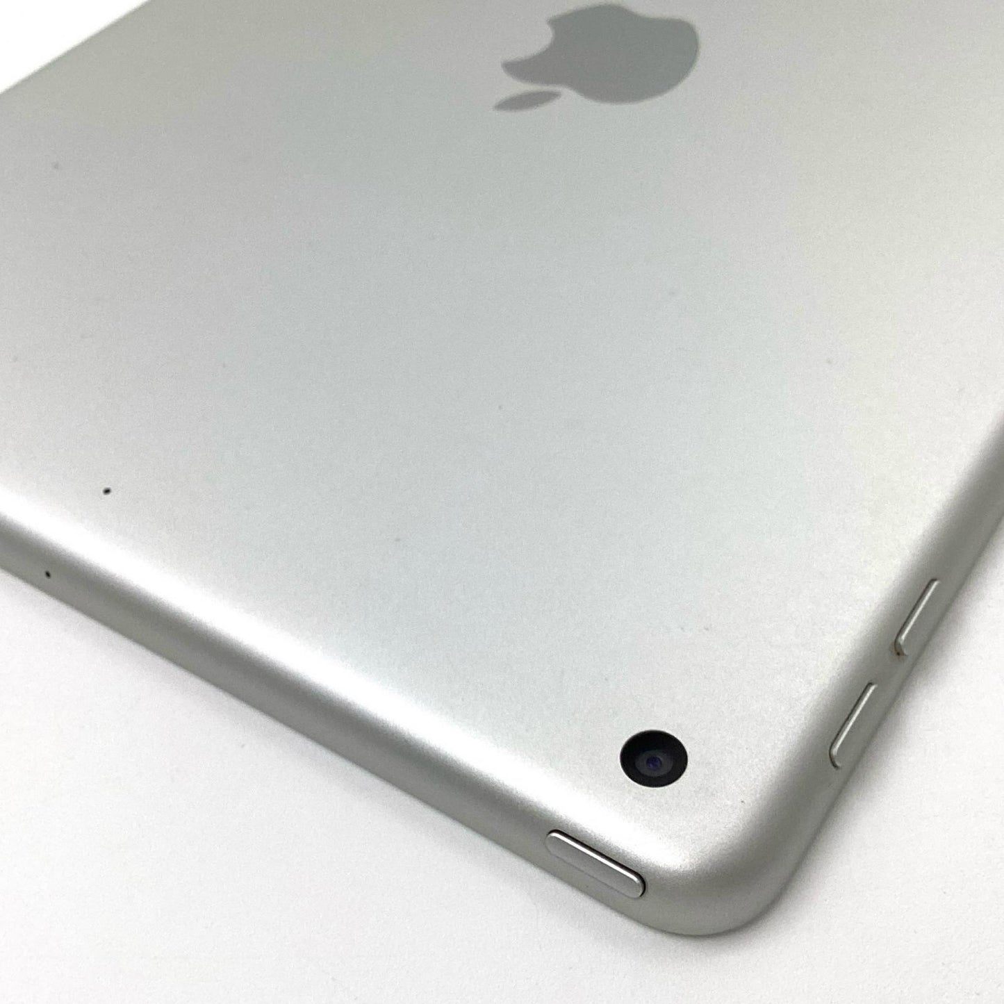 【全額返金保証】【最速発送】Apple iPad 第6世代 32GB シルバー Wi-Fi 動作確認済