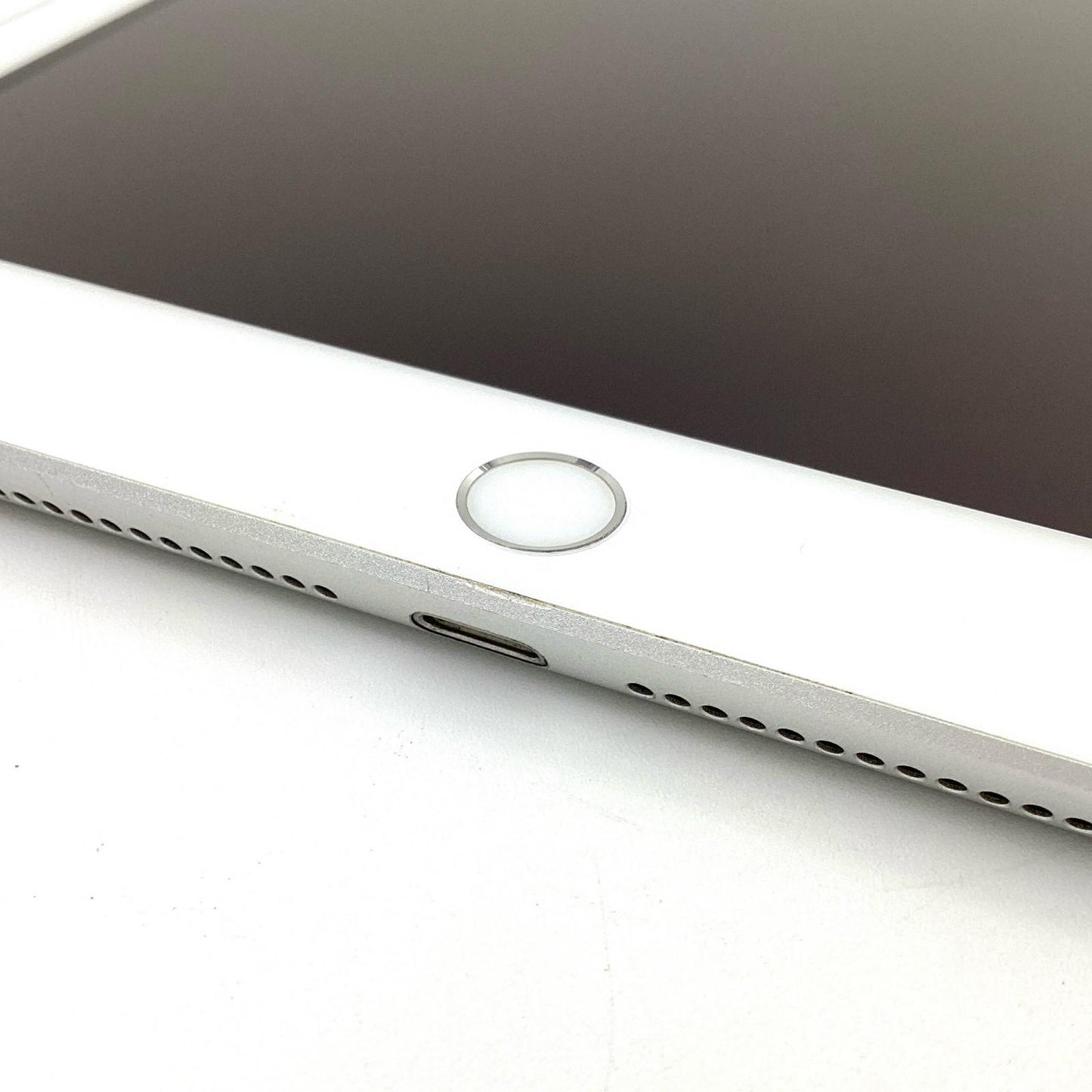 【全額返金保証】【最速発送】Apple iPad 第6世代 32GB シルバー Wi-Fi 動作確認済