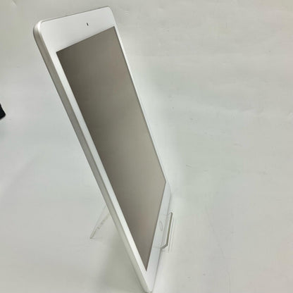 【全額返金保証】【最速発送】Apple iPad 第6世代 32GB シルバー Wi-Fi 動作確認済