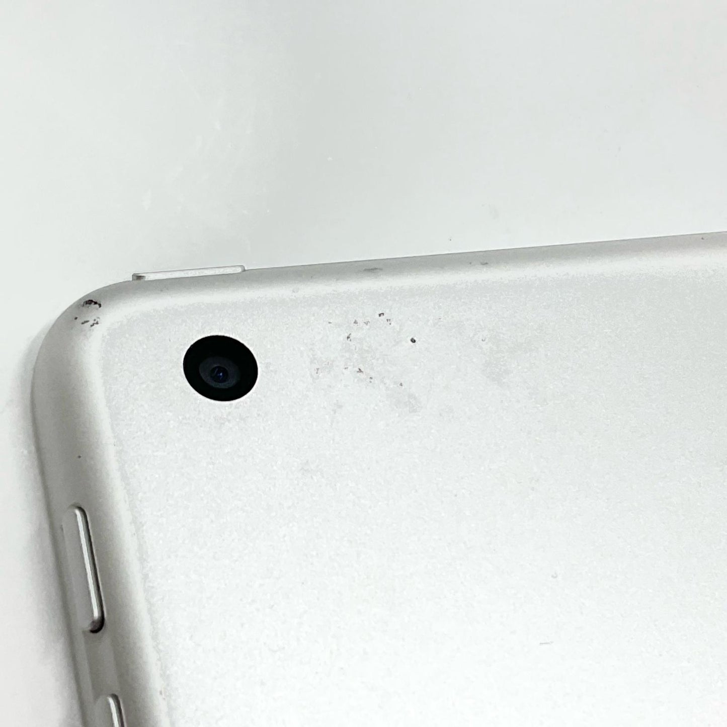 【全額返金保証】【最速発送】Apple iPad 第6世代 32GB シルバー Wi-Fi 動作確認済