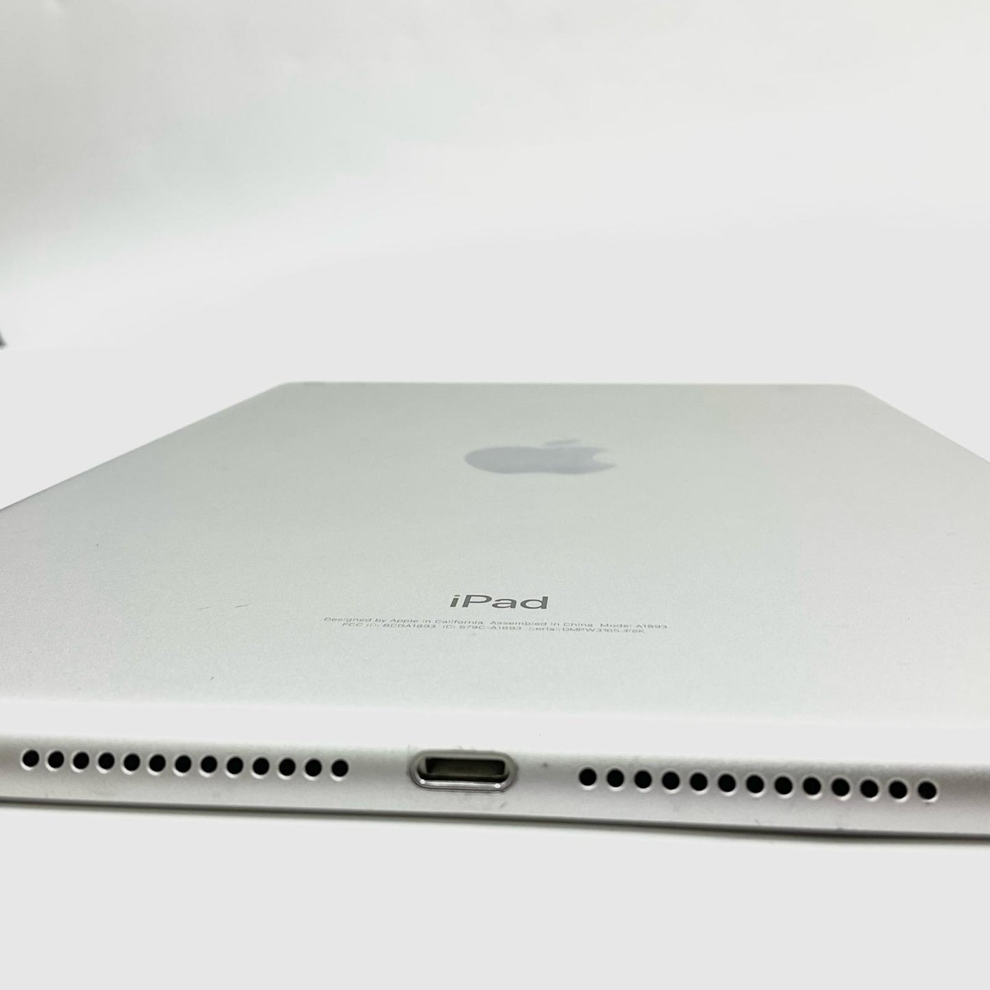 【全額返金保証】【最速発送】Apple iPad 第6世代 32GB シルバー Wi-Fi 動作確認済