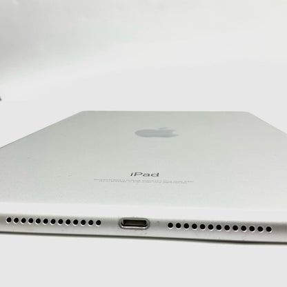 【全額返金保証】【最速発送】Apple iPad 第6世代 32GB シルバー Wi-Fi 動作確認済