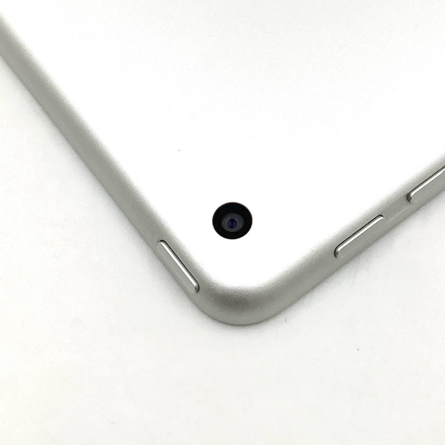 【全額返金保証】【最速発送】Apple iPad 第6世代 32GB シルバー Wi-Fi 動作確認済