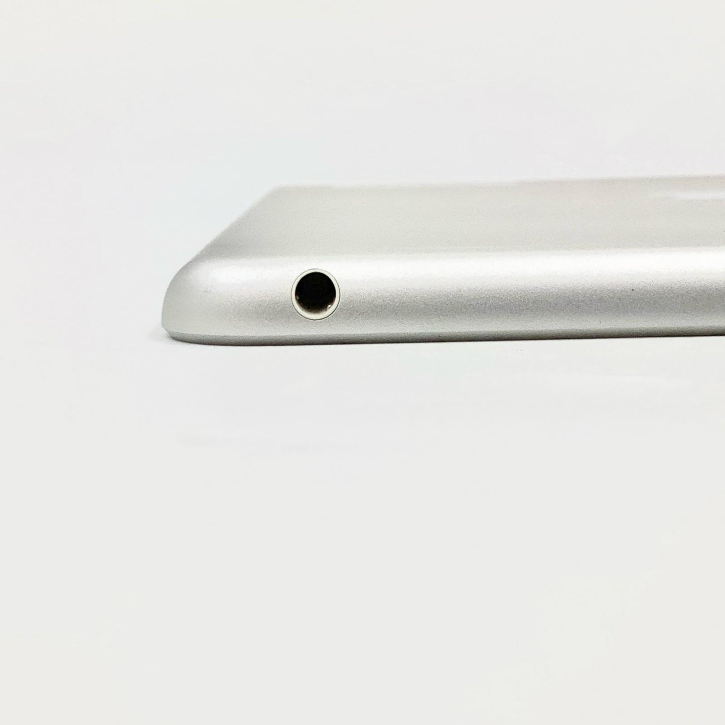 【全額返金保証】【最速発送】Apple iPad 第6世代 32GB シルバー Wi-Fi 動作確認済