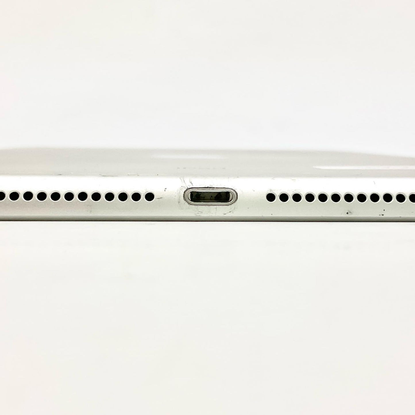 【全額返金保証】【最速発送】Apple iPad 第6世代 32GB シルバー Wi-Fi 動作確認済