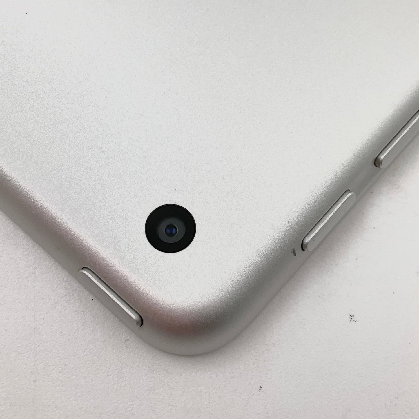 【全額返金保証】【最速発送】Apple iPad 第6世代 32GB シルバー Wi-Fi 動作確認済
