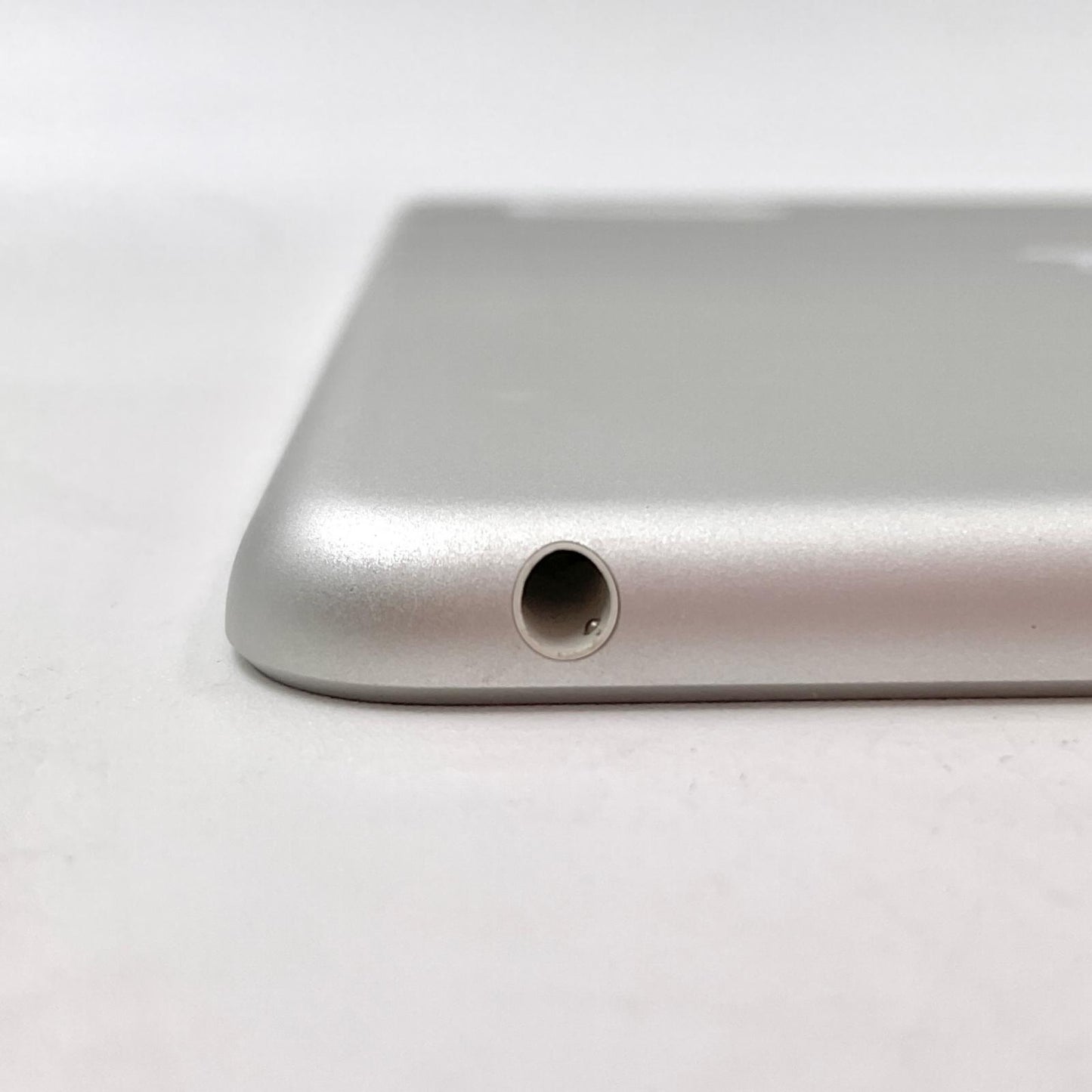 【全額返金保証】【最速発送】Apple iPad 第6世代 32GB シルバー Wi-Fi 動作確認済
