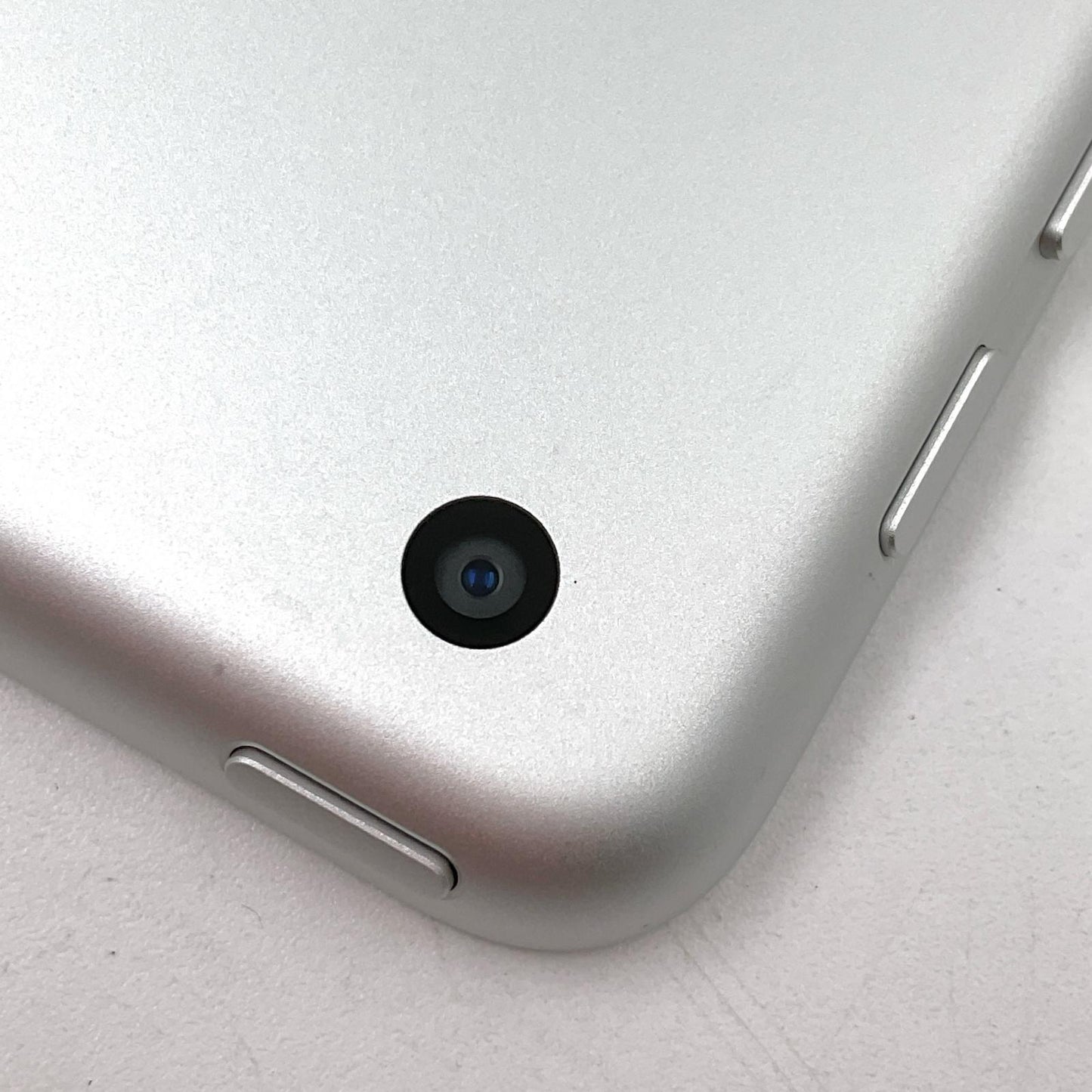 【全額返金保証】【最速発送】Apple iPad 第6世代 32GB シルバー Wi-Fi 動作確認済