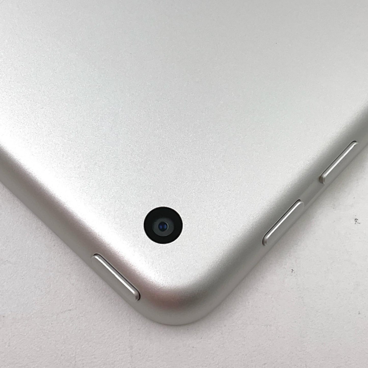 【全額返金保証】【最速発送】Apple iPad 第6世代 32GB シルバー Wi-Fi 動作確認済
