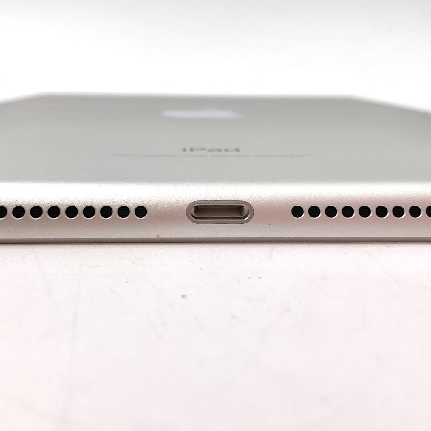【全額返金保証】【最速発送】Apple iPad 第6世代 32GB シルバー Wi-Fi 動作確認済
