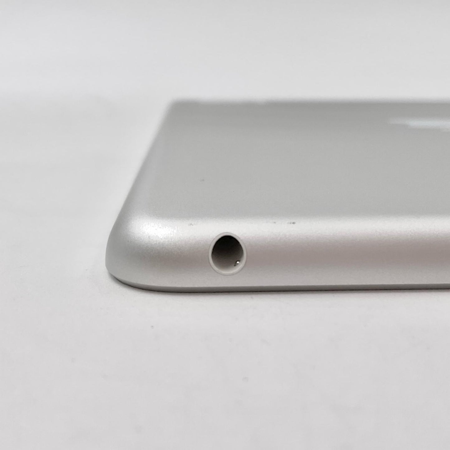 【全額返金保証】【最速発送】Apple iPad 第6世代 32GB シルバー Wi-Fi 動作確認済