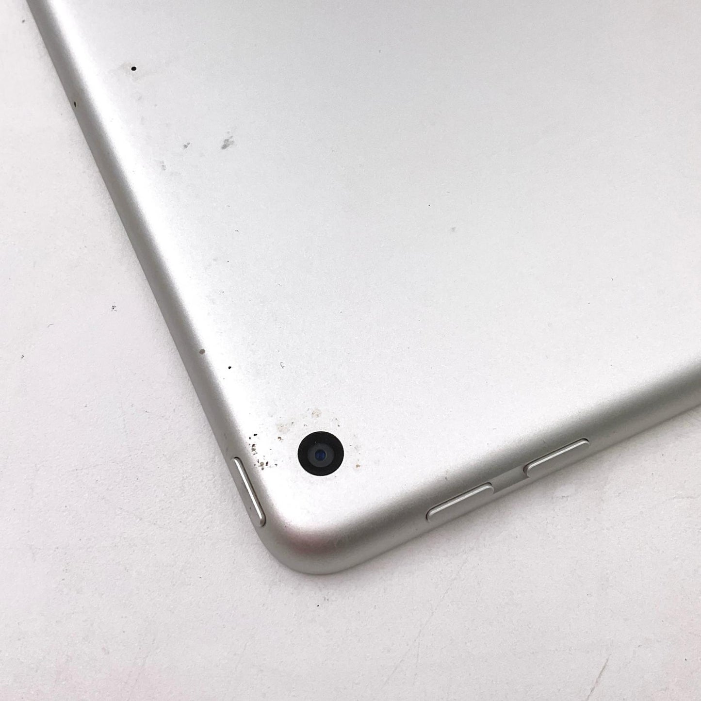 【全額返金保証】【最速発送】Apple iPad 第5世代 128GB シルバー Wi-Fi 動作確認済
