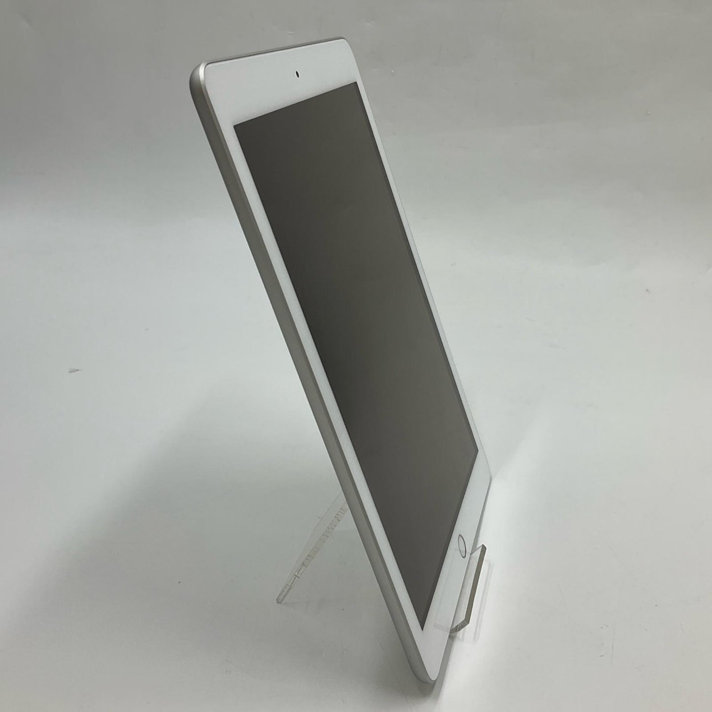 【全額返金保証】【最速発送】Apple iPad 第5世代 128GB シルバー Wi-Fi 動作確認済