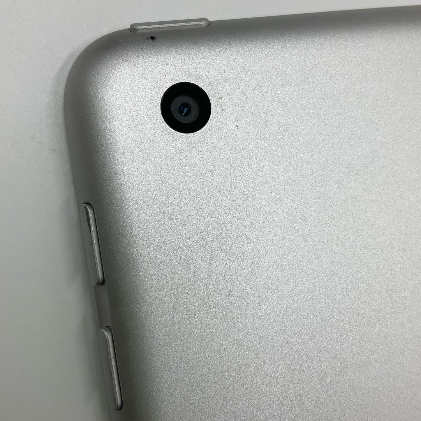 【全額返金保証】【最速発送】Apple iPad 第5世代 128GB シルバー Wi-Fi 動作確認済